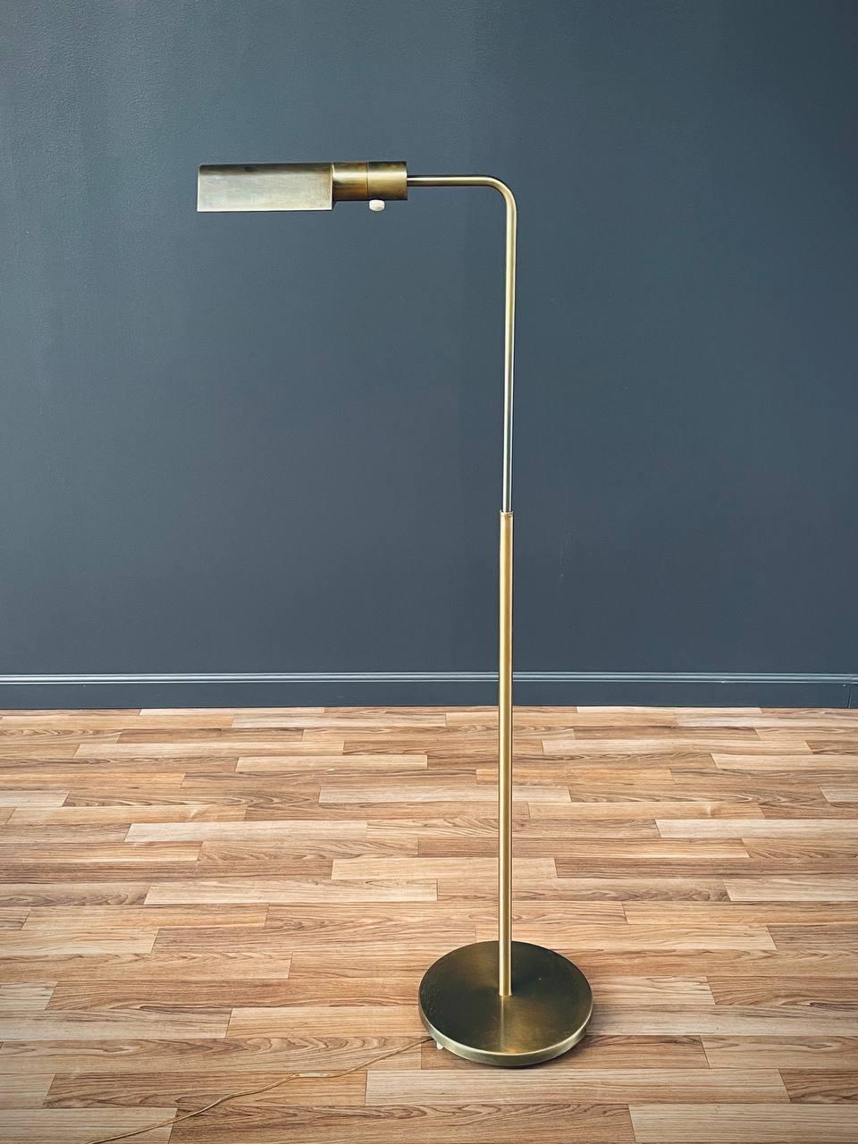 Mid-Century Modern Articulating Brass Floor Lamp by Casella In Good Condition For Sale In Los Angeles, CA