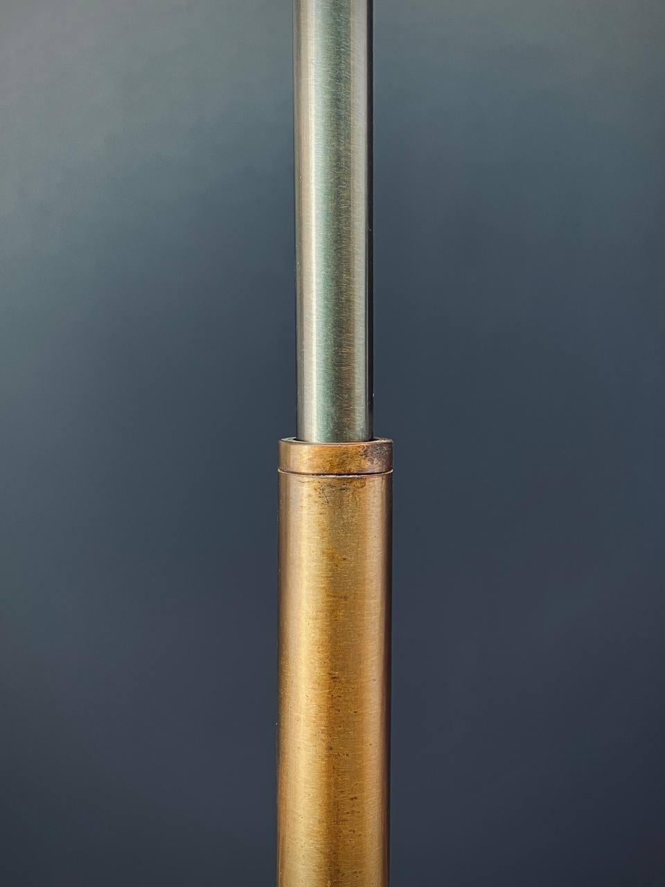 Moderne Gelenk-Stehlampe aus Messing von Casella aus der Mitte des Jahrhunderts im Angebot 2