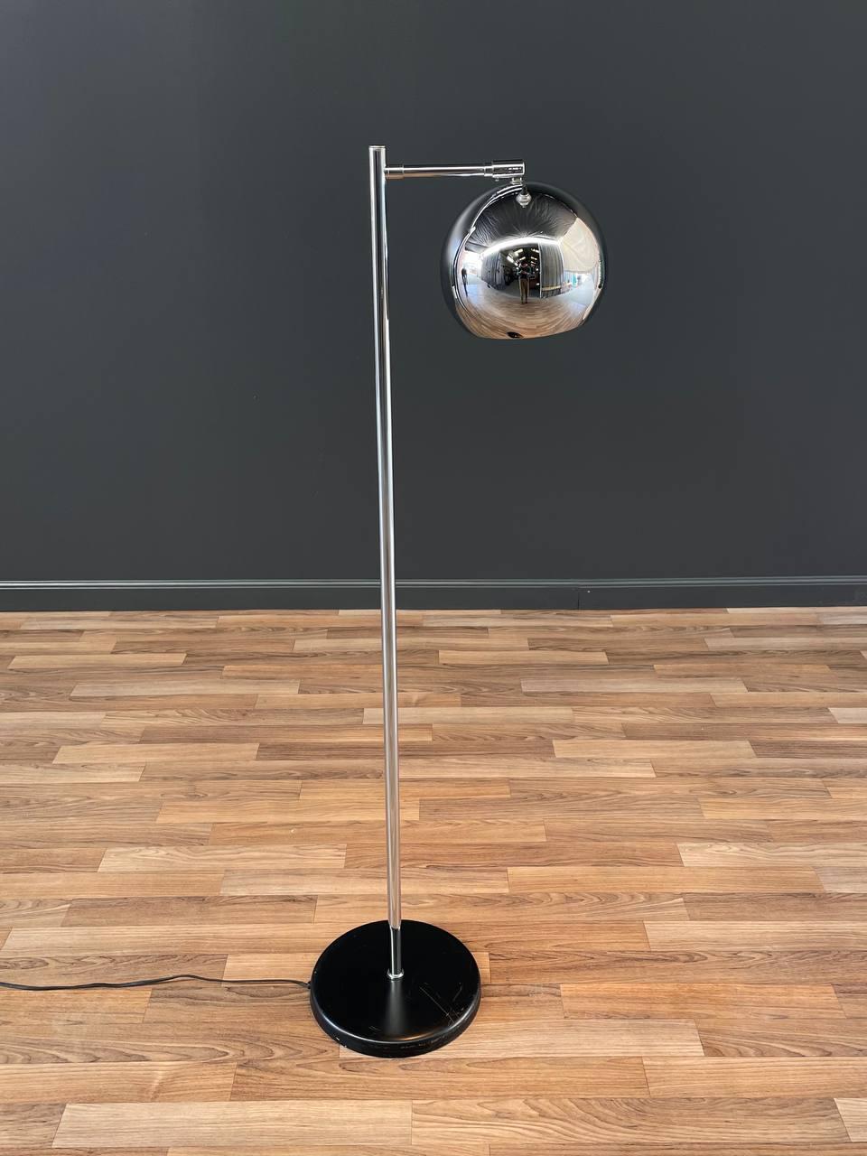 Mid-Century Modern Articulating Chrome Orb Floor Lamp In Good Condition For Sale In Los Angeles, CA
