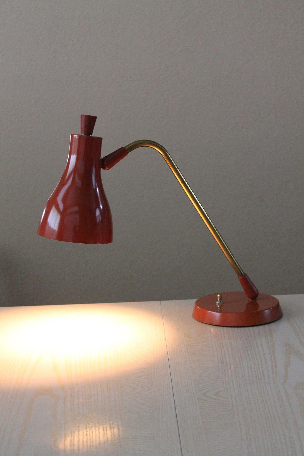 ICONIC!

Simply BEAUTIFUL LIGHTOLIER 
ARTICULATING SHADE DESK/TABLE LAMP
By GERALD THURSTON

Rare TERRA COTTA Color

Does your Case Study House need new lamps? This marvelous specimen is sure to be a welcome addition!

These lamps, penned by Gerald