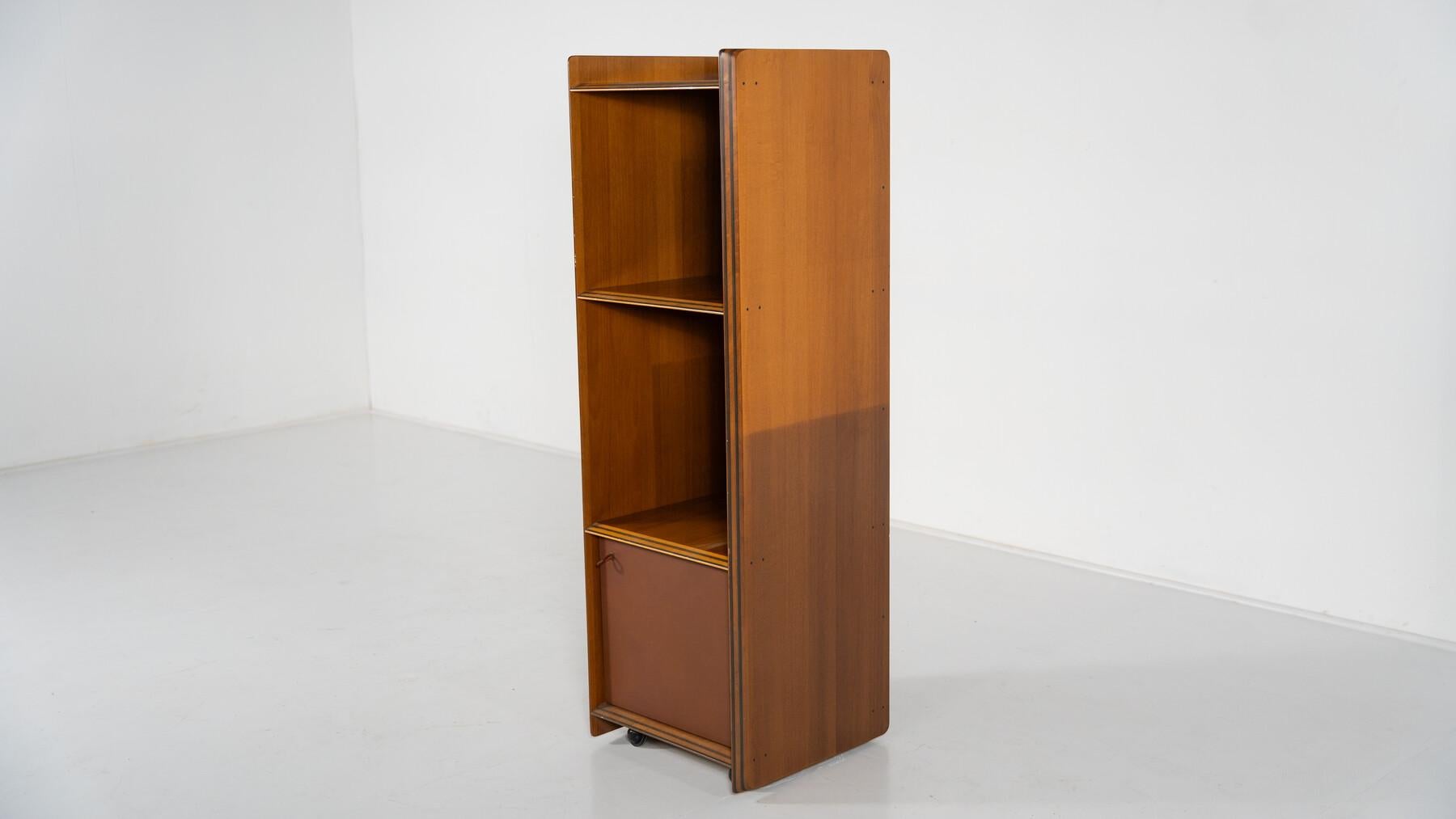Leather Mid-Century Modern Artona shelf by Afra & Tobia Scarpa for Maxalto For Sale