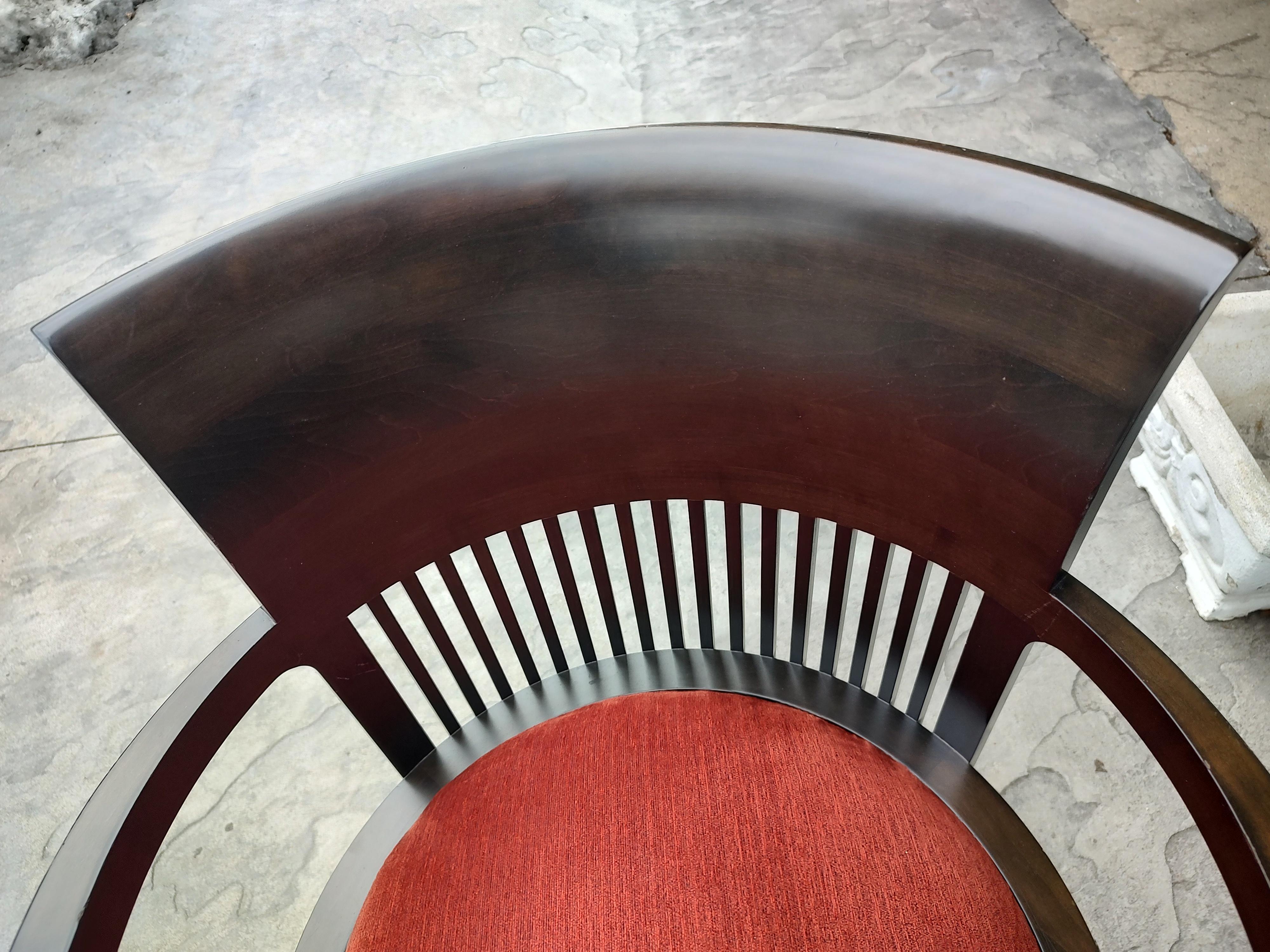 Ensemble de 4 chaises Frank Lloyd Wright de style Arts & Crafts moderne du milieu du siècle dernier par Cassina en vente 3