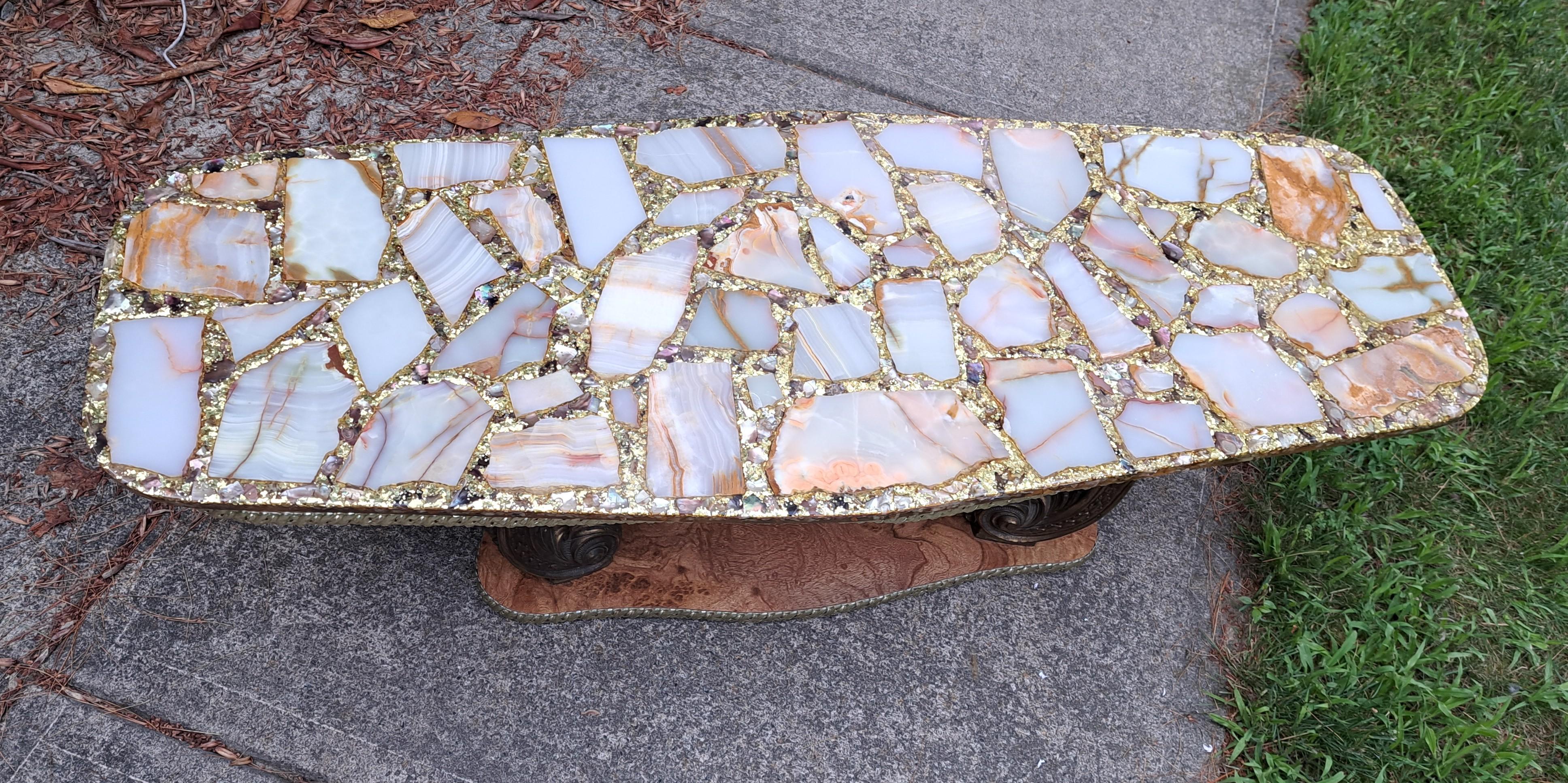 Mid-Century Modern Table basse moderne du milieu du siècle dernier d'Arturo Pani en onyx et paillettes d'or en vente