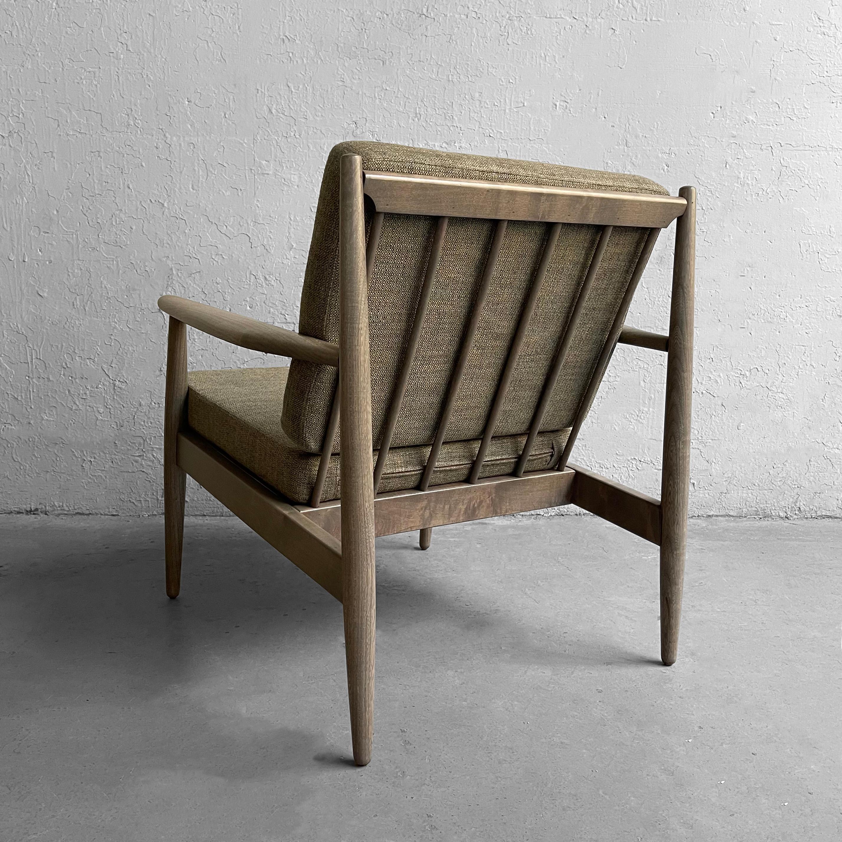 Mid-Century Modern Ash Lounge Chair by Viko Baumritter In Good Condition For Sale In Brooklyn, NY