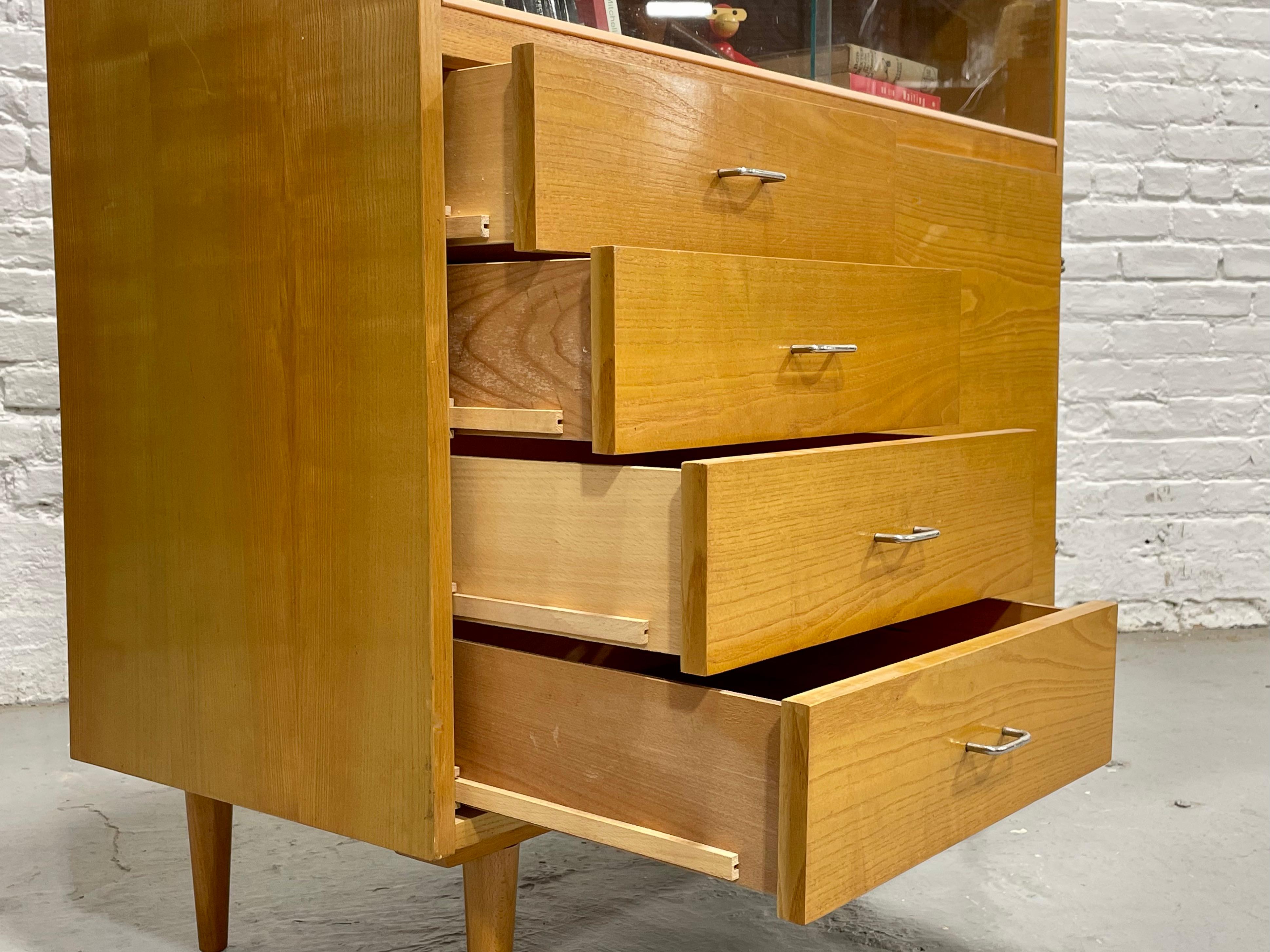 Mid Century Modern Ashwood Bookcase / China Cabinet, c. 1960’s im Angebot 5