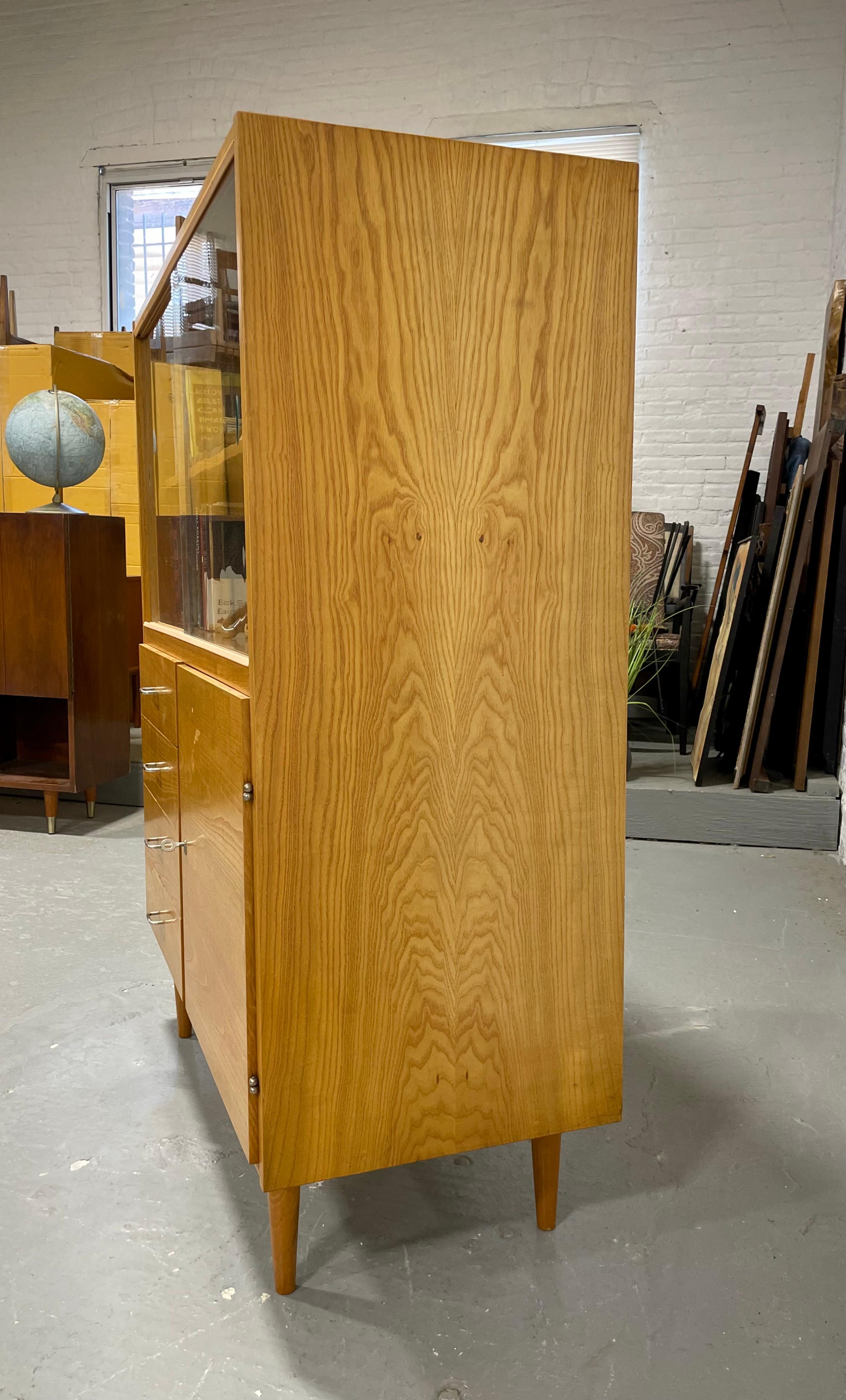 Mid Century Modern Ashwood Bookcase / China Cabinet, c. 1960’s im Angebot 7