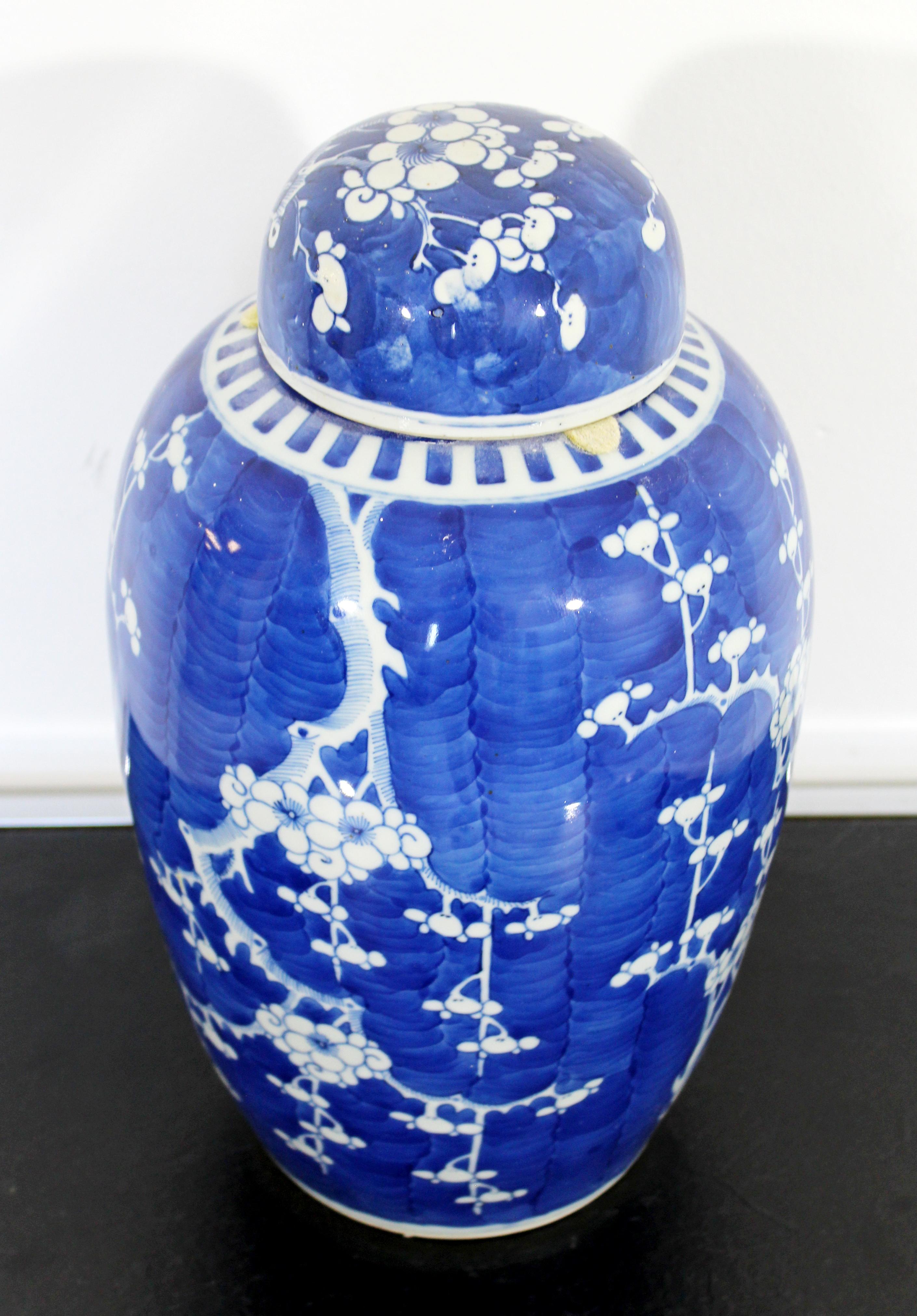 Mid-Century Modern Asian Lidded Ceramic Porcelain Cherry Blossom Jar In Good Condition In Keego Harbor, MI