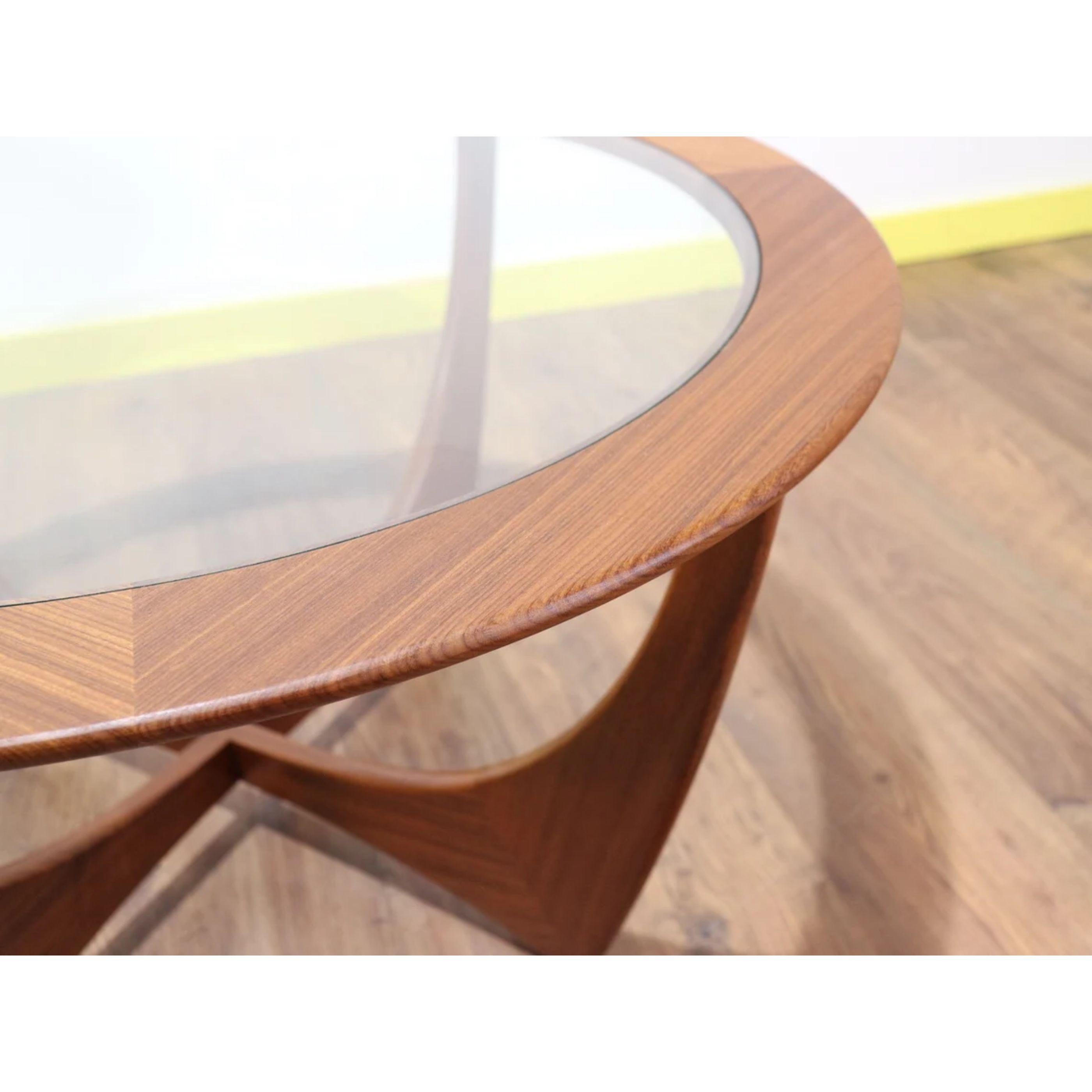 An iconic mid-century Astro coffee table by G-Plan from the 1960s. A unique and beautiful sculptural coffee table designed by Victor Wilkins and manufactured by Gplan in England. The beautiful legs really set this table apart.

Dimension:

W 33