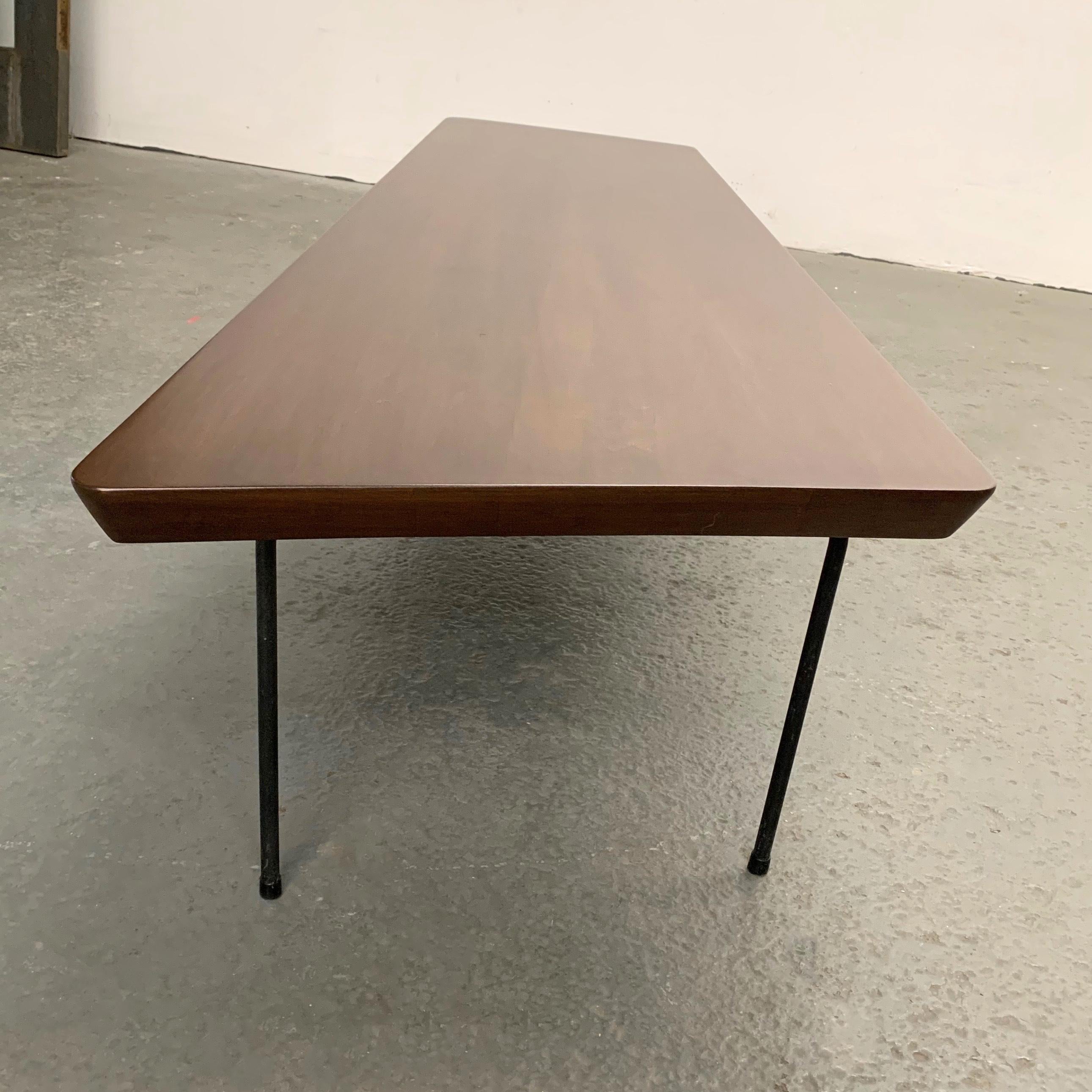 Mid-Century Modern Asymmetrical Maple Coffee Table In Good Condition In Brooklyn, NY