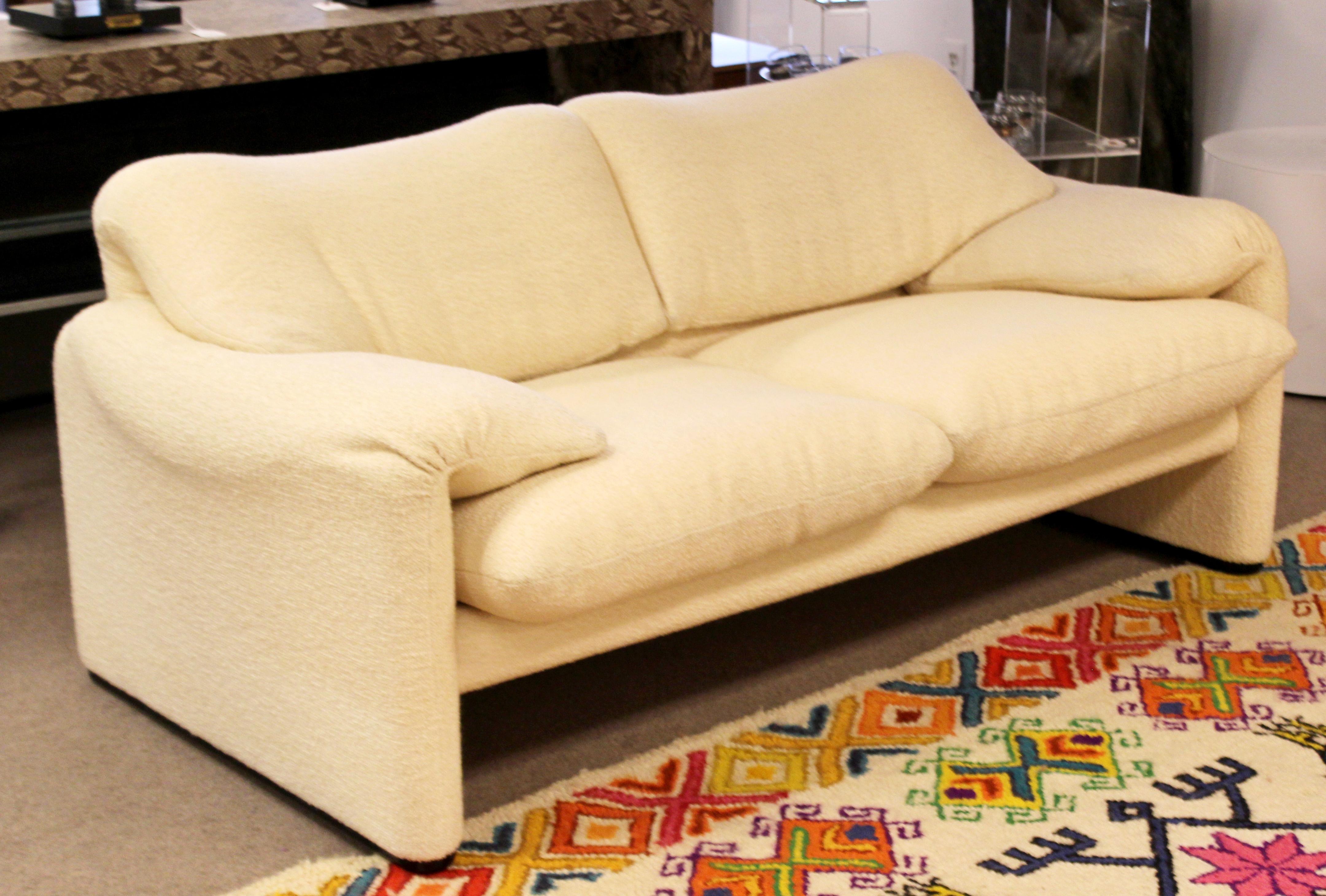Upholstery Mid-Century Modern Atelier Pair of Sofa & Loveseat Maralunga Magistretti Cassina