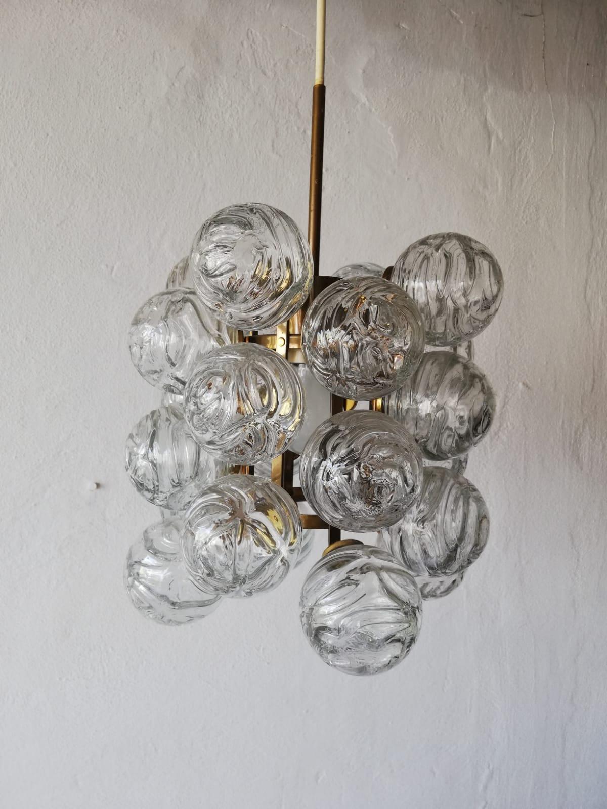 Mid-Century Modern atomic balls & brass pendant lamp by Doria, 1960s Germany

Magnificent design chandelier.

Lampshade is in very good vintage condition.

This lamp works with E27 light bulb.
Wired and suitable to use with 220V and 110V for