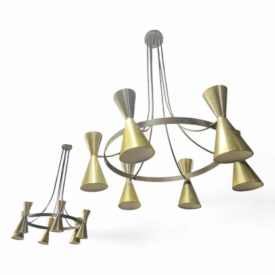 Sconosciuto Lampadario a cono bifacciale a 6 clessidre con finitura in ottone atomico del Mid Century Modern in vendita