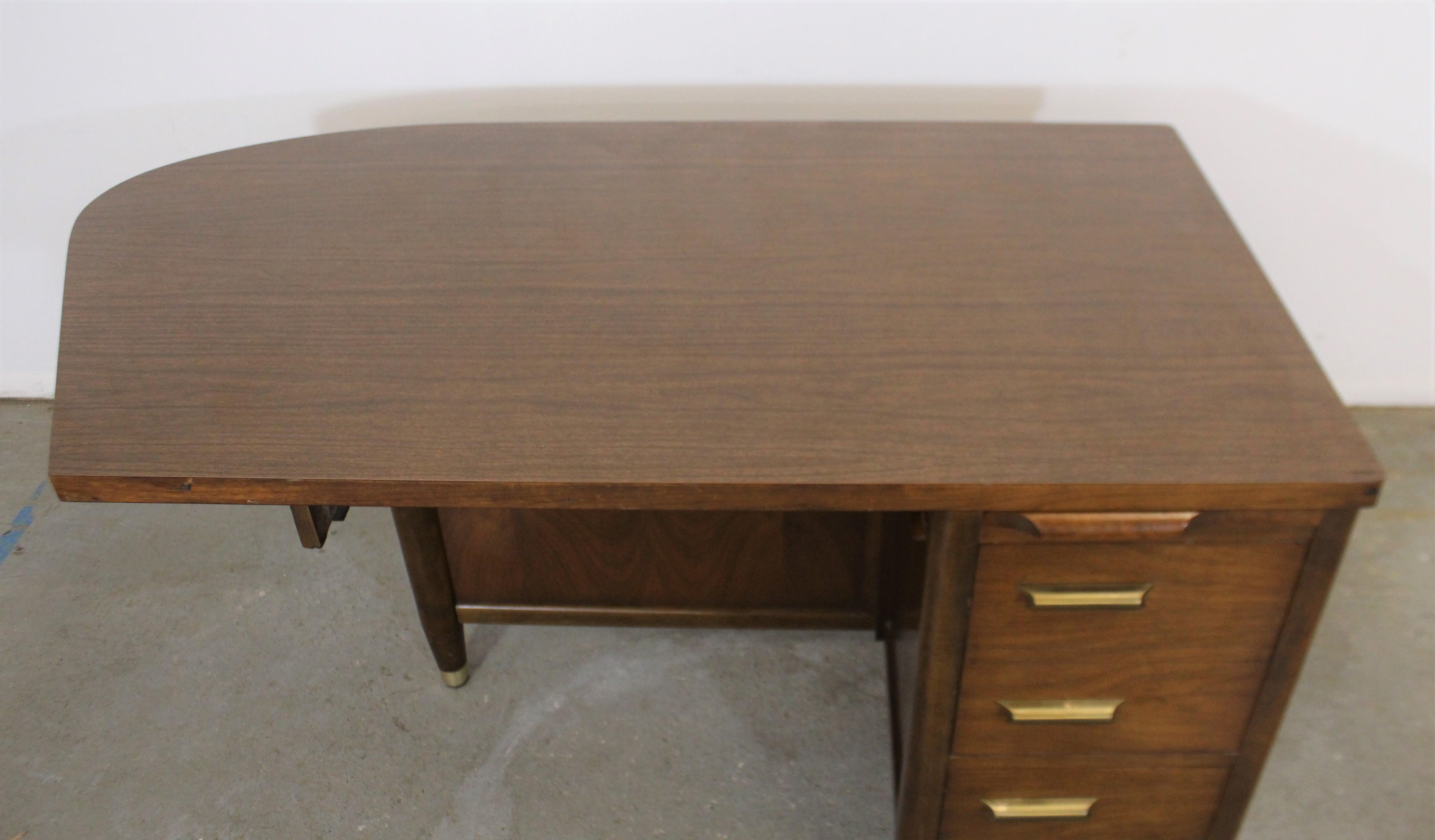 Mid-Century Modern Atomic Curved Walnut Desk In Good Condition In Wilmington, DE
