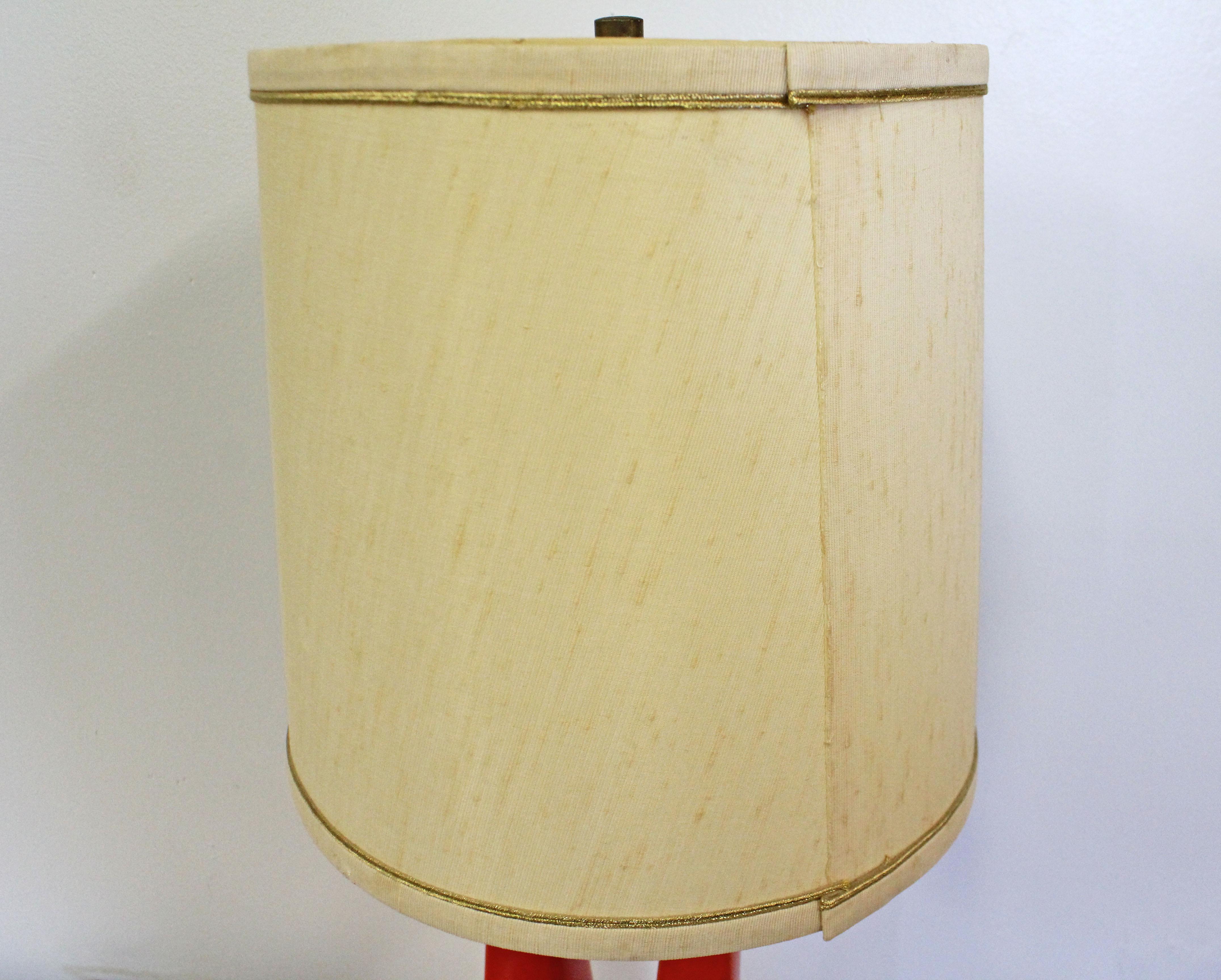 American Mid-Century Modern Atomic Orange Metal Conical Table Lamp