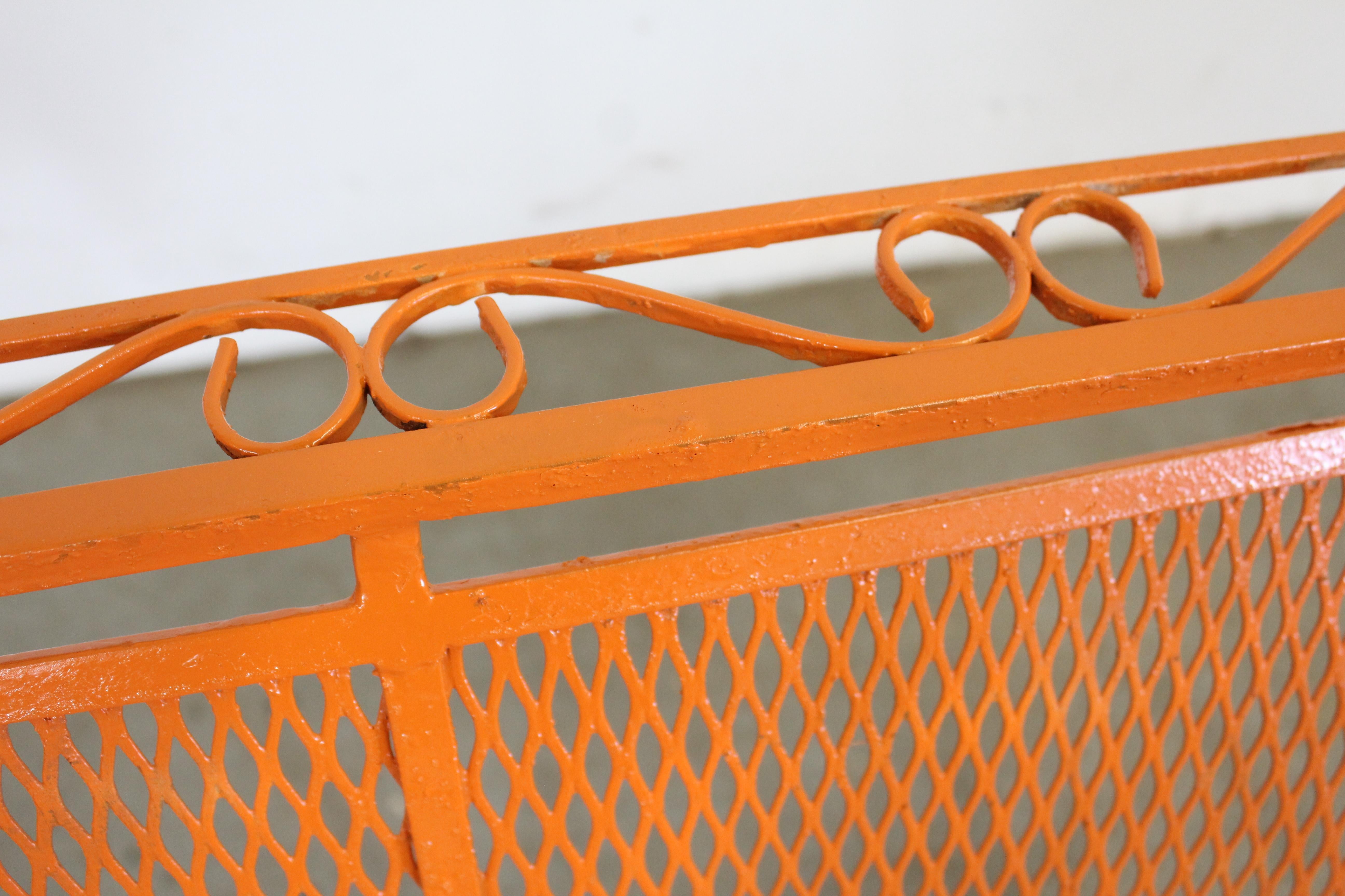 Mid-Century Modern Atomic Orange Salterini Style Outdoor Metal Curved Back Bench In Good Condition In Wilmington, DE