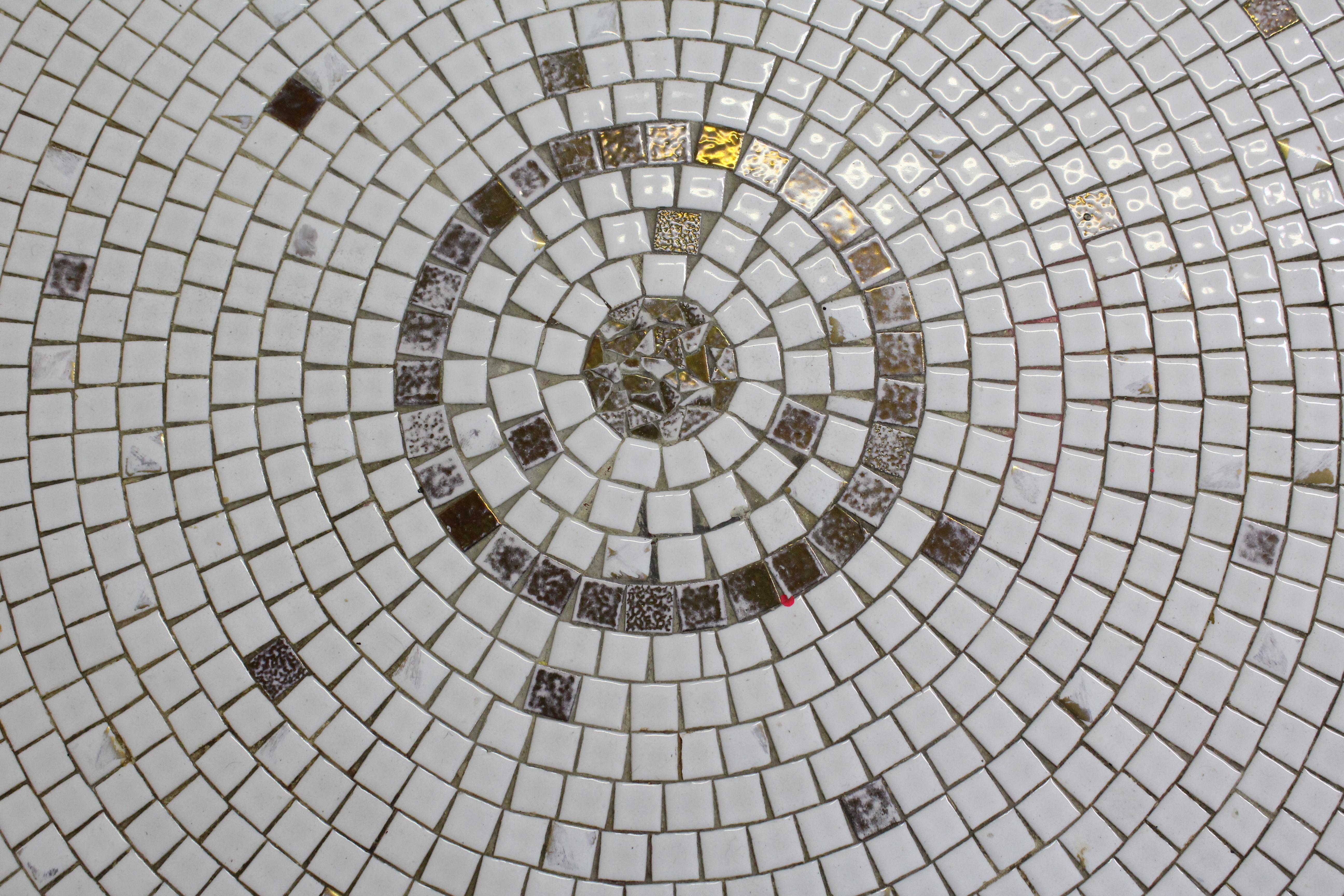 Metal Mid-Century Modern Atomic Round Tile Top Coffee Table