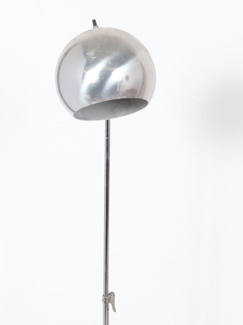 Mid-Century Modern Atomic Style Chrome Floor Lamp In Good Condition For Sale In New York, NY
