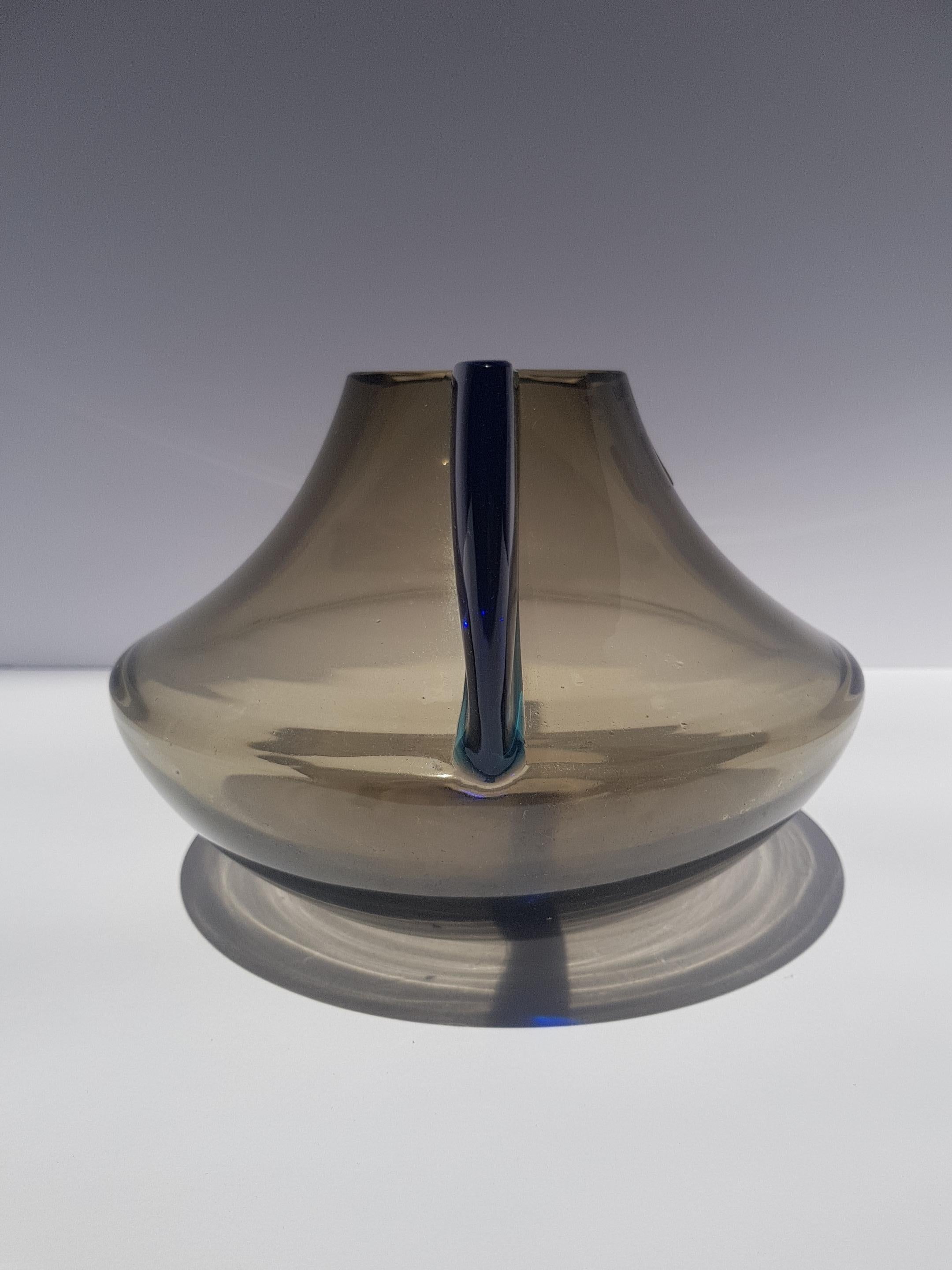 Vetro Vaso di vetro artistico alato atomico di metà secolo Barbini Murano Italia Blu Grigio in vendita