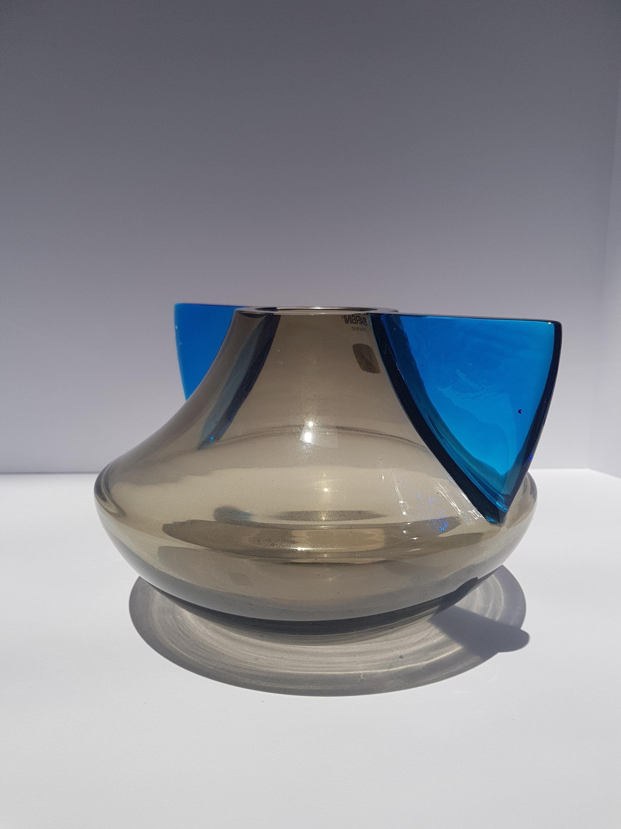 Vaso di vetro artistico alato atomico di metà secolo Barbini Murano Italia Blu Grigio in vendita 1