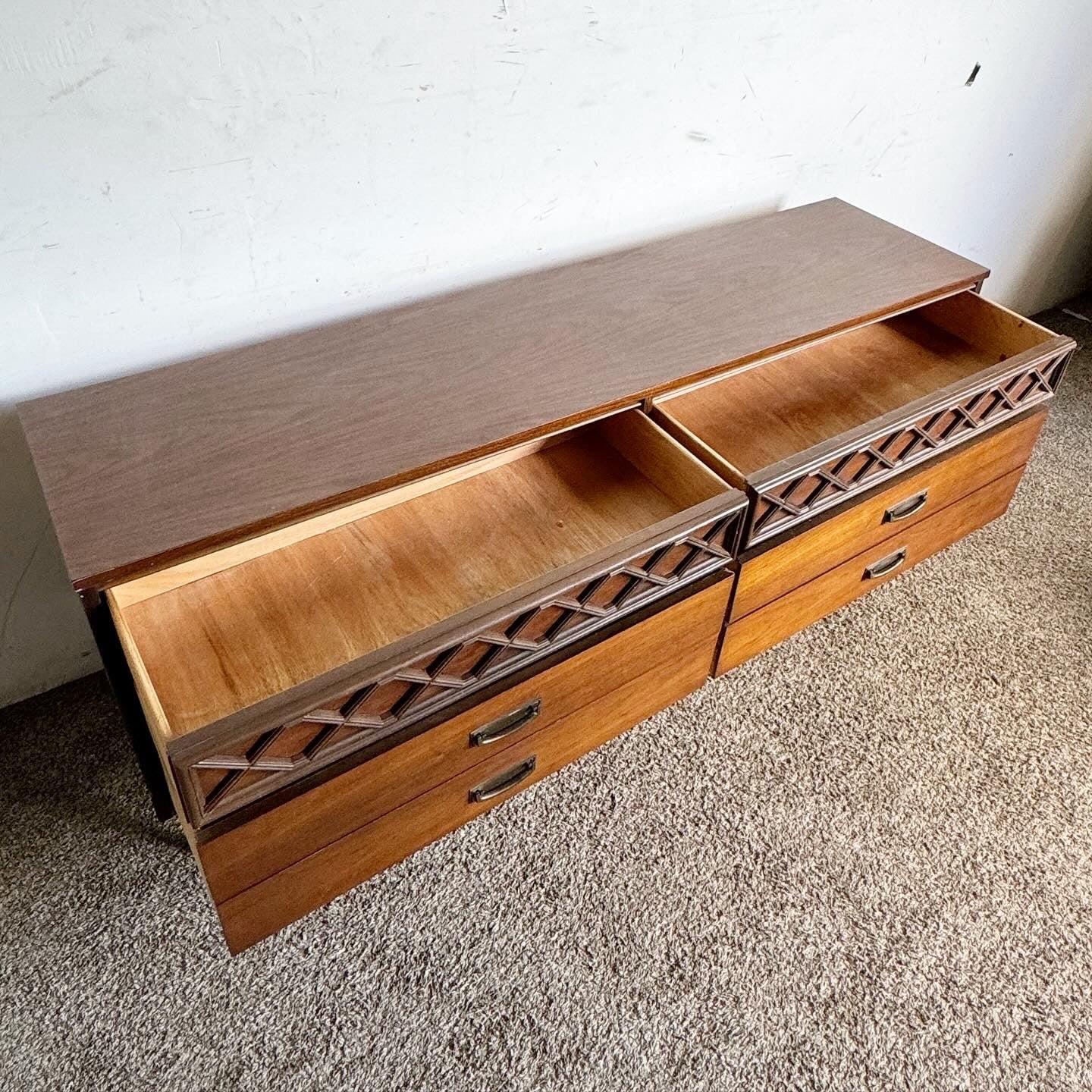 Mid Century Modern “Tavern Walnut” Dresser by Bassett In Good Condition For Sale In Delray Beach, FL