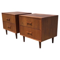 Tables de nuit en noyer I-244 de style moderne du milieu du siècle par Foster-McDavid Inc.