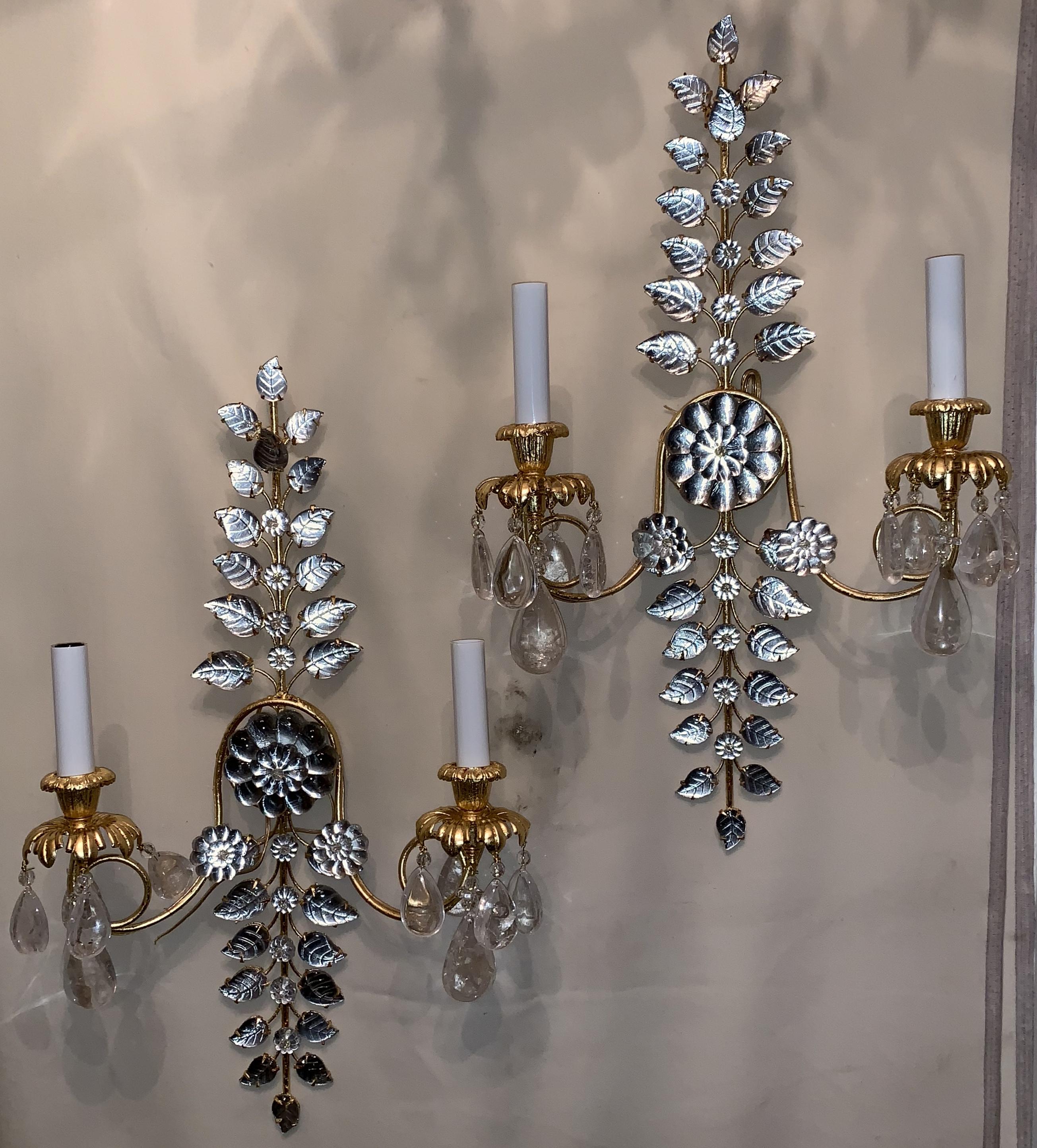 A fabulous set of pairs of French leaf and flower medallion beaded crystal and rock crystal gold gilt two-arm sconces in the Mid-Century Modern manner of Baguès.
Rewired with new socket and ready to enjoy.

   