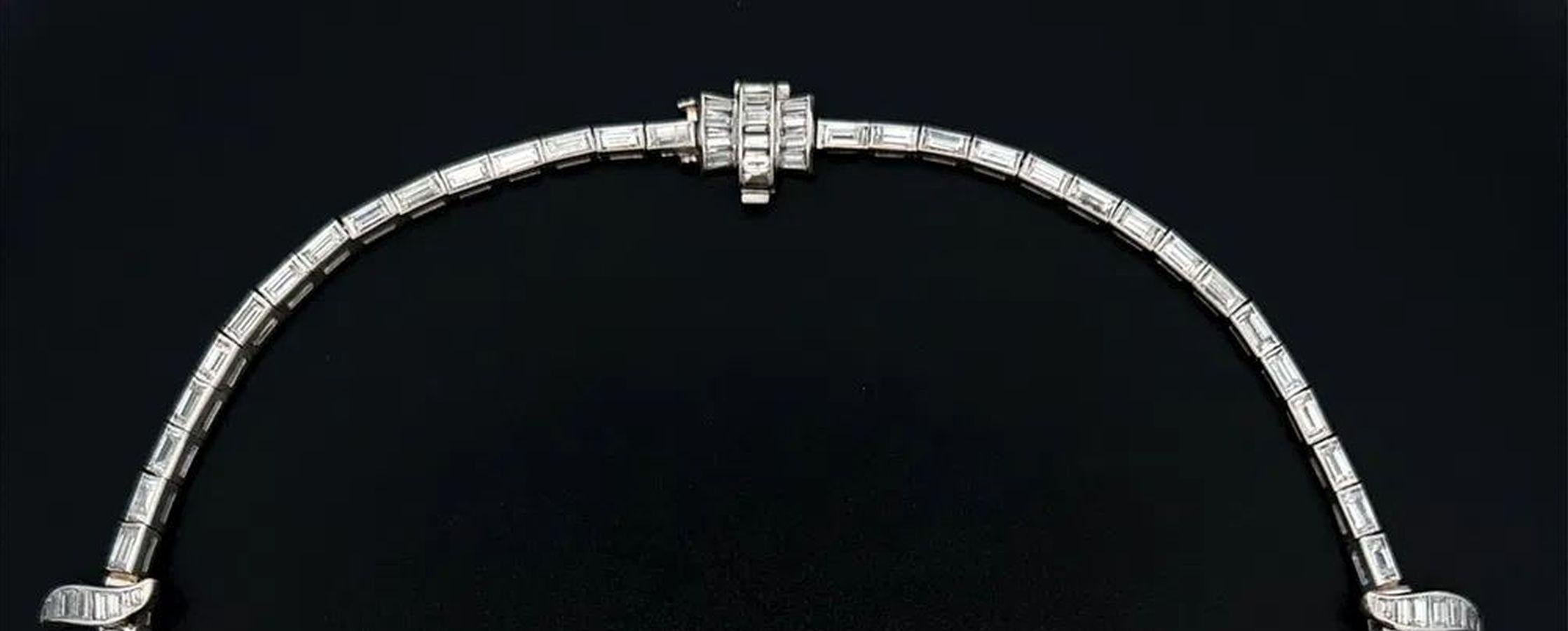 Taglio baguette Collana girocollo in platino con diamanti baguette, moderna e di metà secolo in vendita