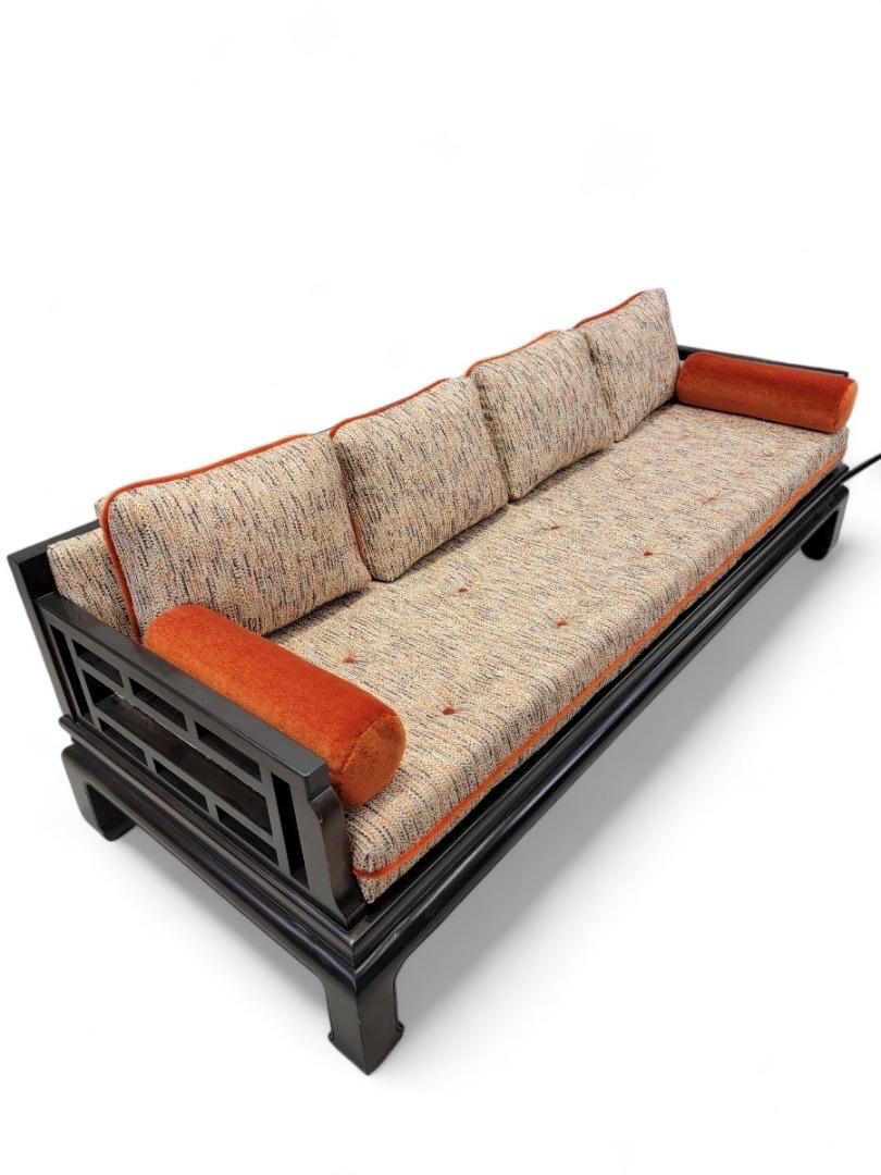 Mid Century Modern Baker Style Black Ming Sofa & Stuhl Custom Upholstering im Zustand „Gut“ im Angebot in Chicago, IL