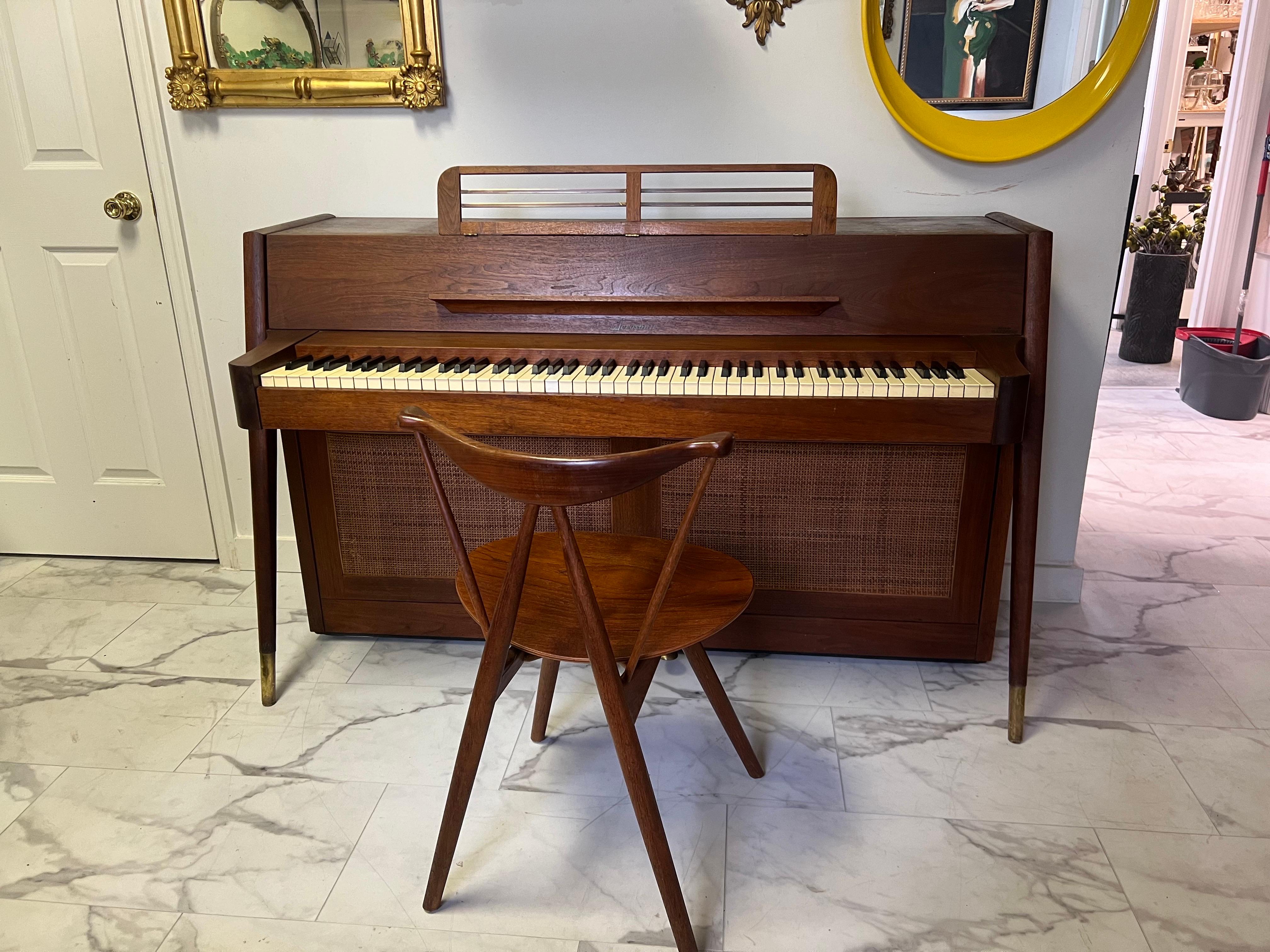 Piano Acrosonic Baldwin en noyer et cannage, The Moderns Moderns, années 1960 en vente 3
