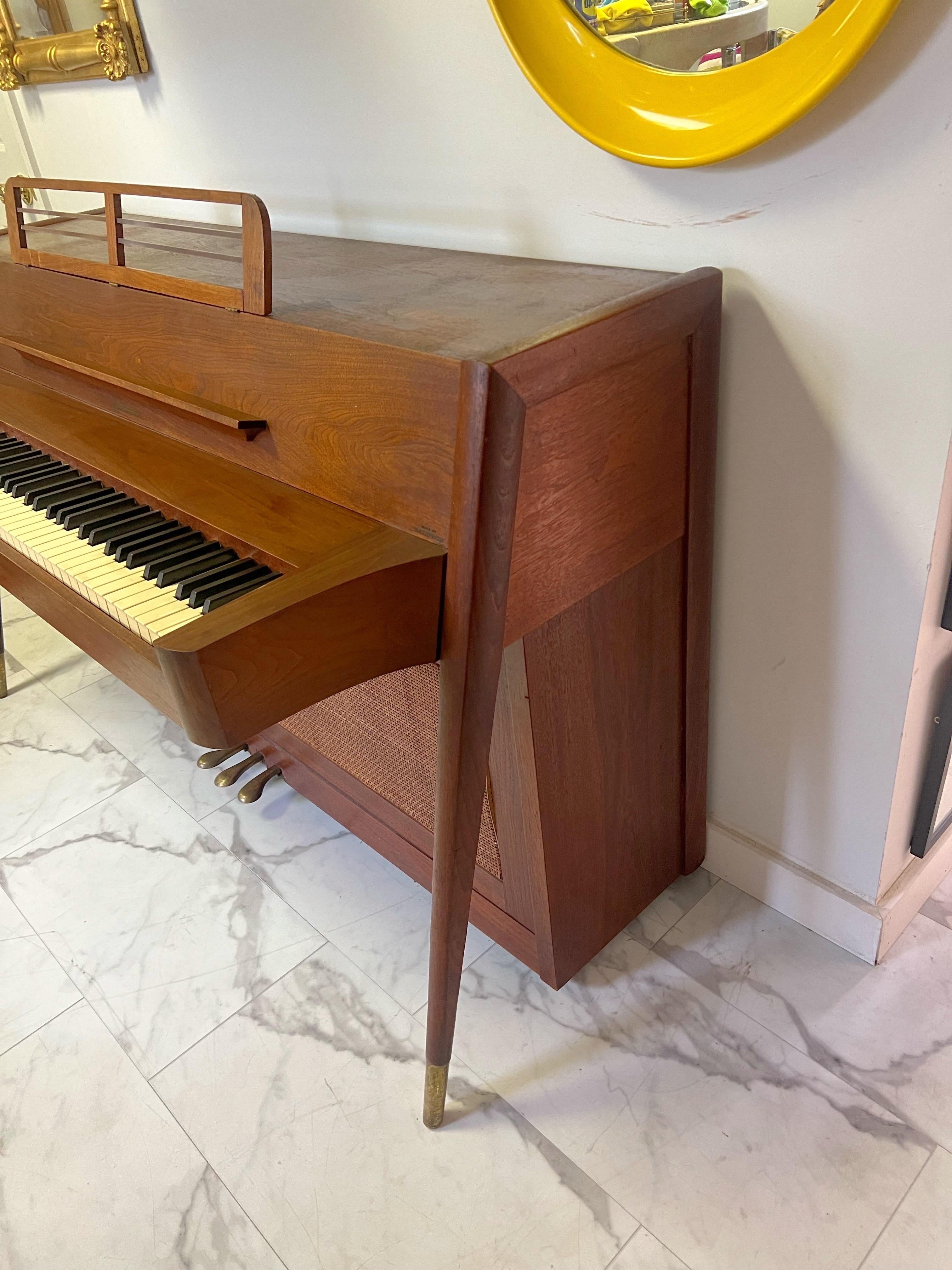 Piano Acrosonic Baldwin en noyer et cannage, The Moderns Moderns, années 1960 en vente 7