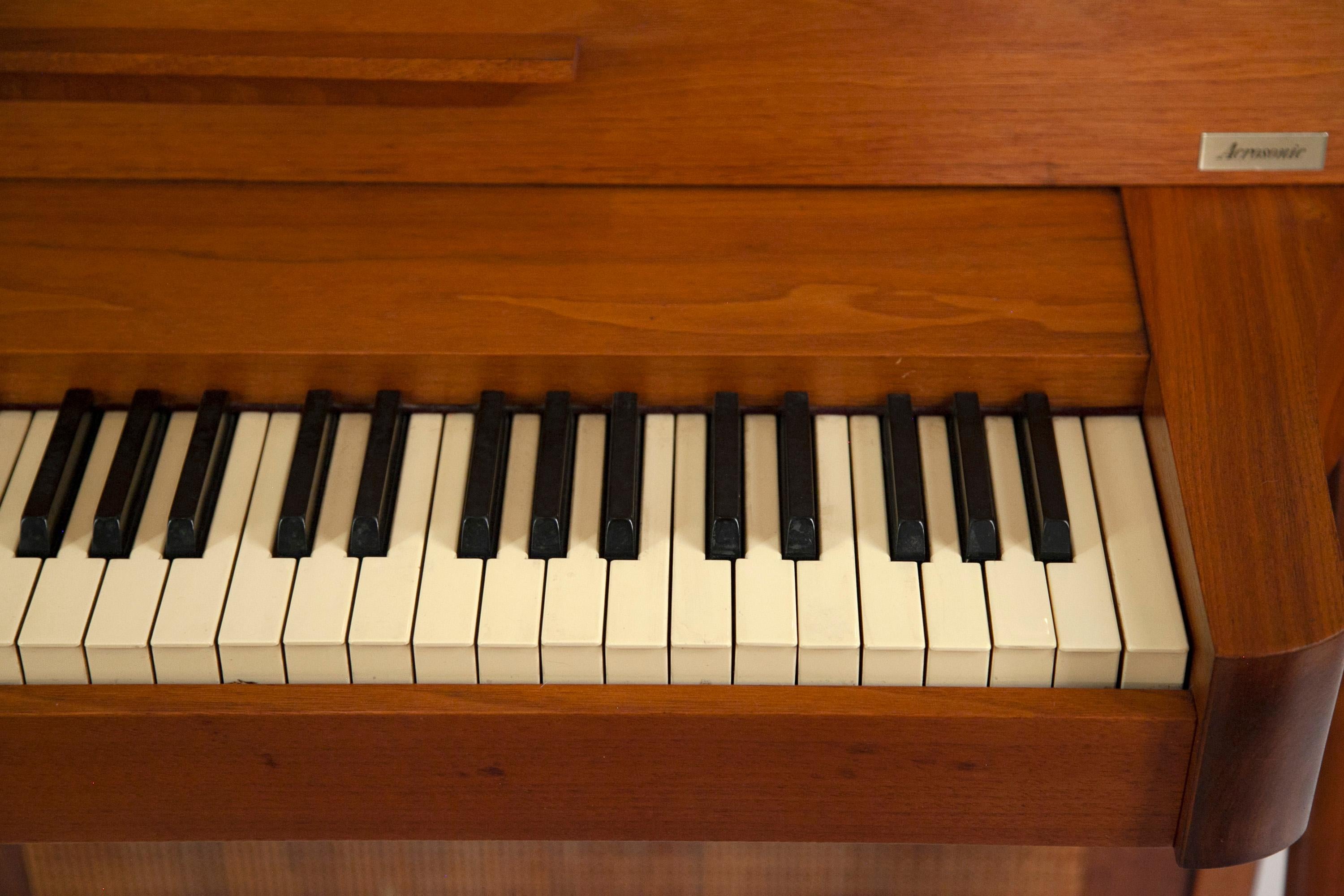 Mid-Century Modern Baldwin Acrosonic Piano in Walnut and Caning, 1960's 8