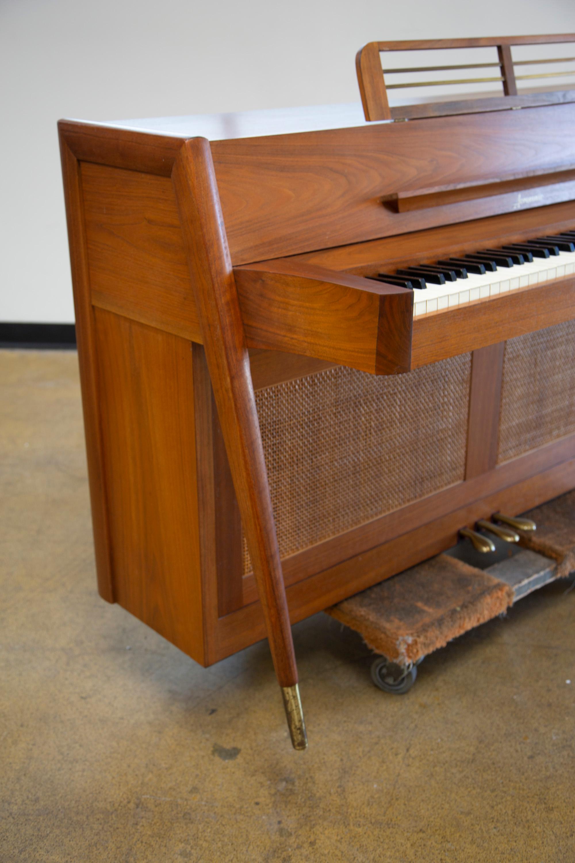 Pianoforte Baldwin Acrosonic di metà secolo in noce e canne, anni '60 3