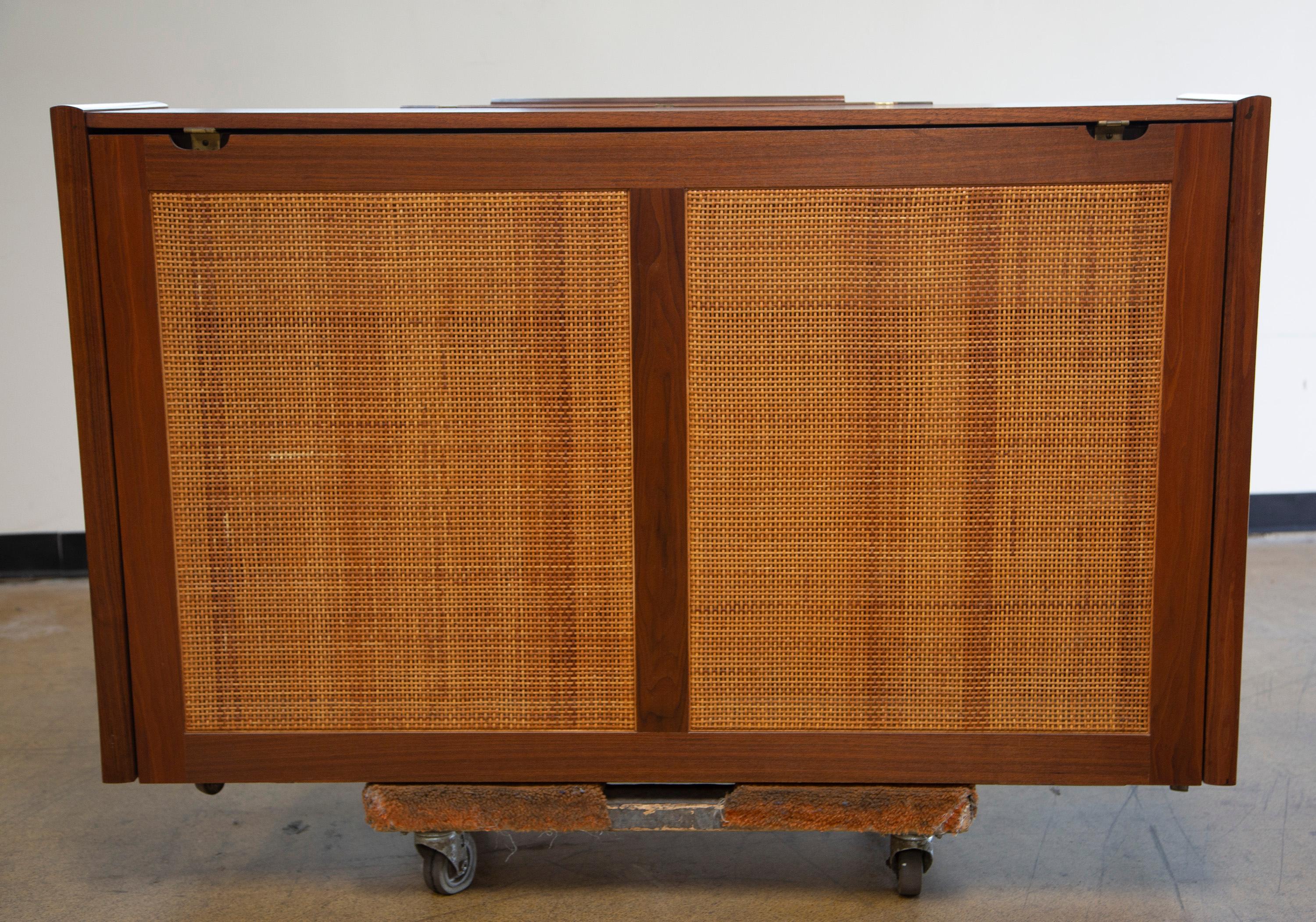 Pianoforte Baldwin Acrosonic di metà secolo in noce e canne, anni '60 7