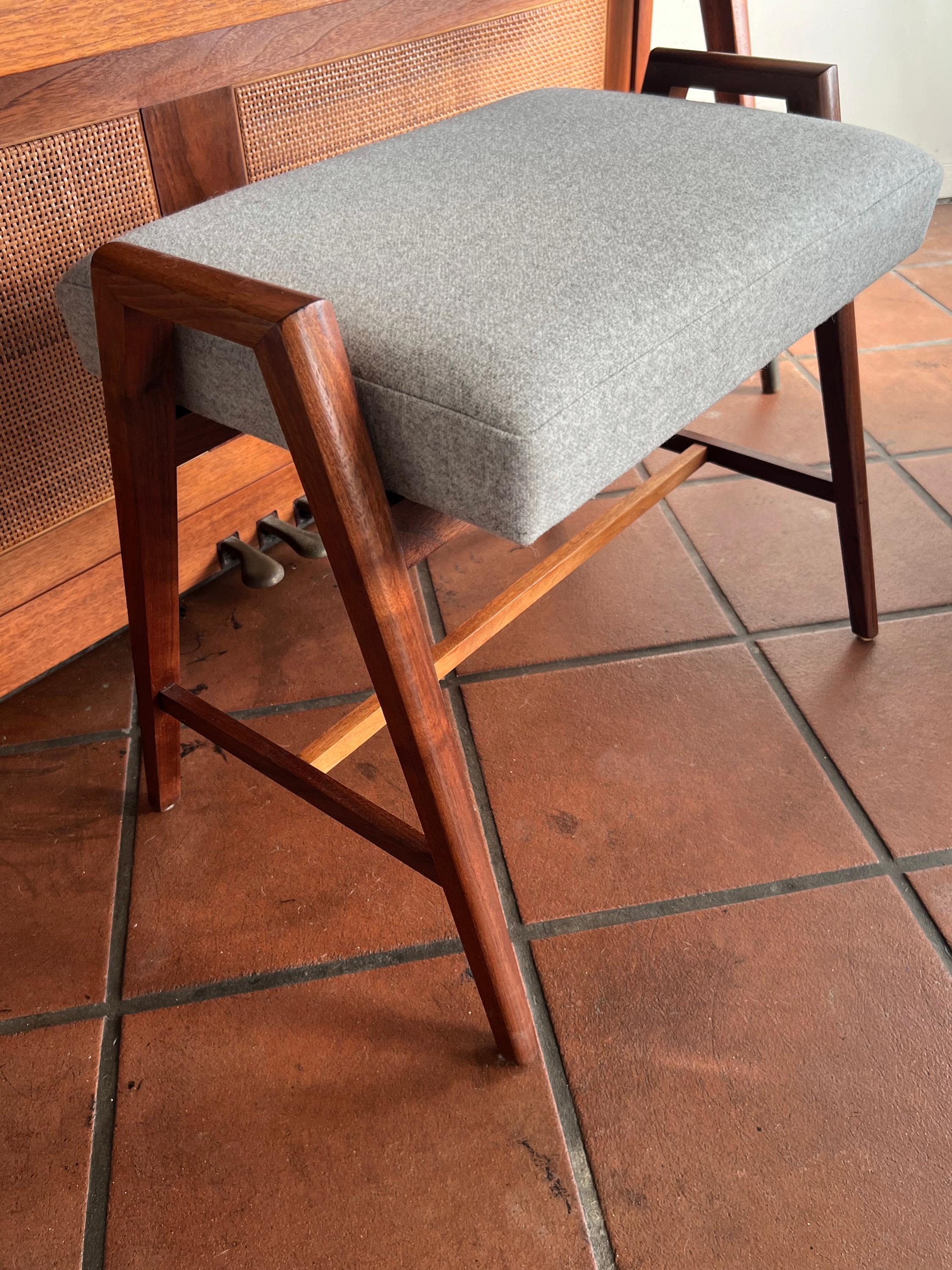 Mid-Century Modern Baldwin Acrosonic Piano in Walnut + Caning with Bench, 1960s 2