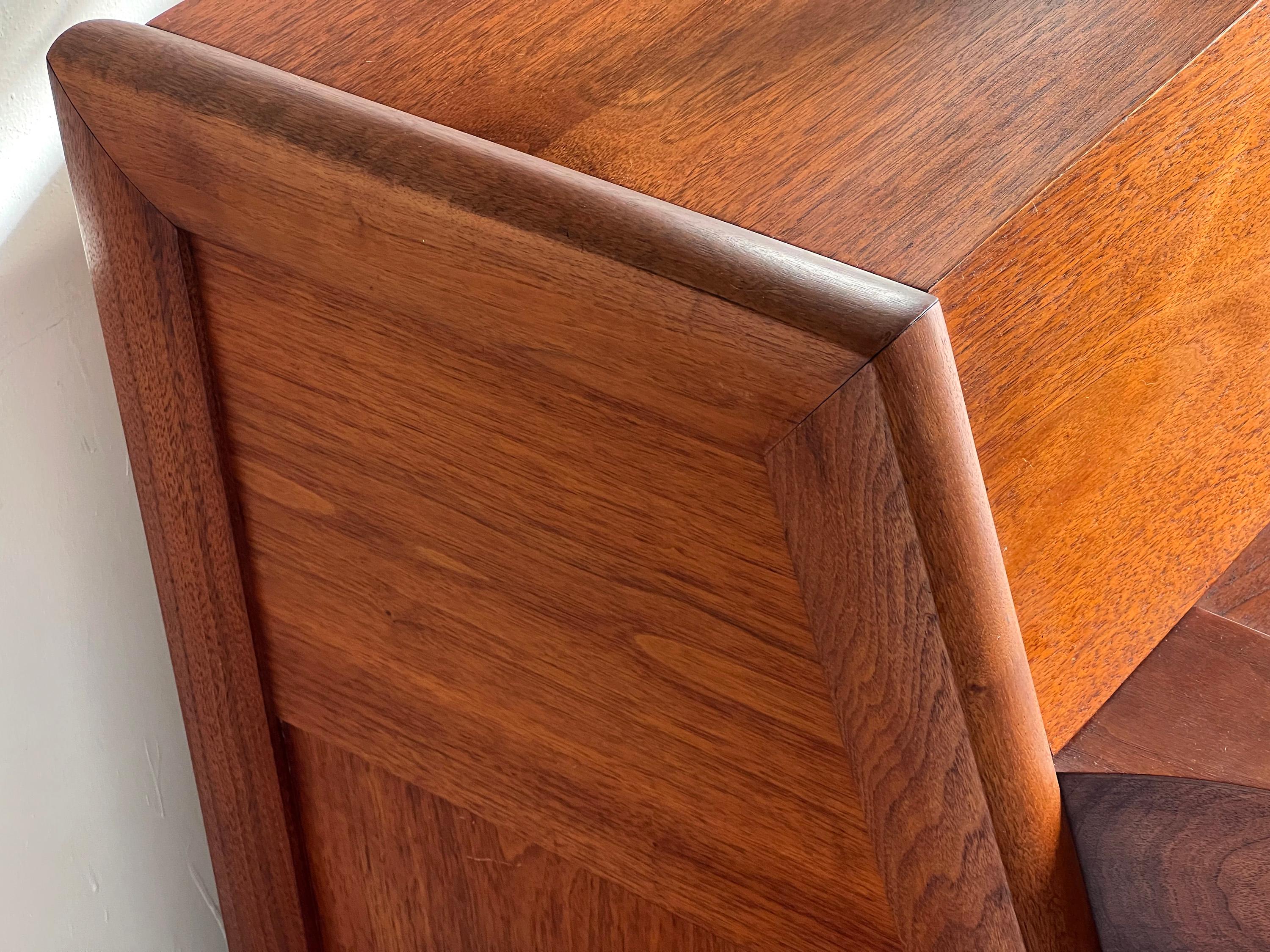 Mid-Century Modern Baldwin Acrosonic Piano in Walnut + Caning with Bench, 1960s In Good Condition In Los Angeles, CA