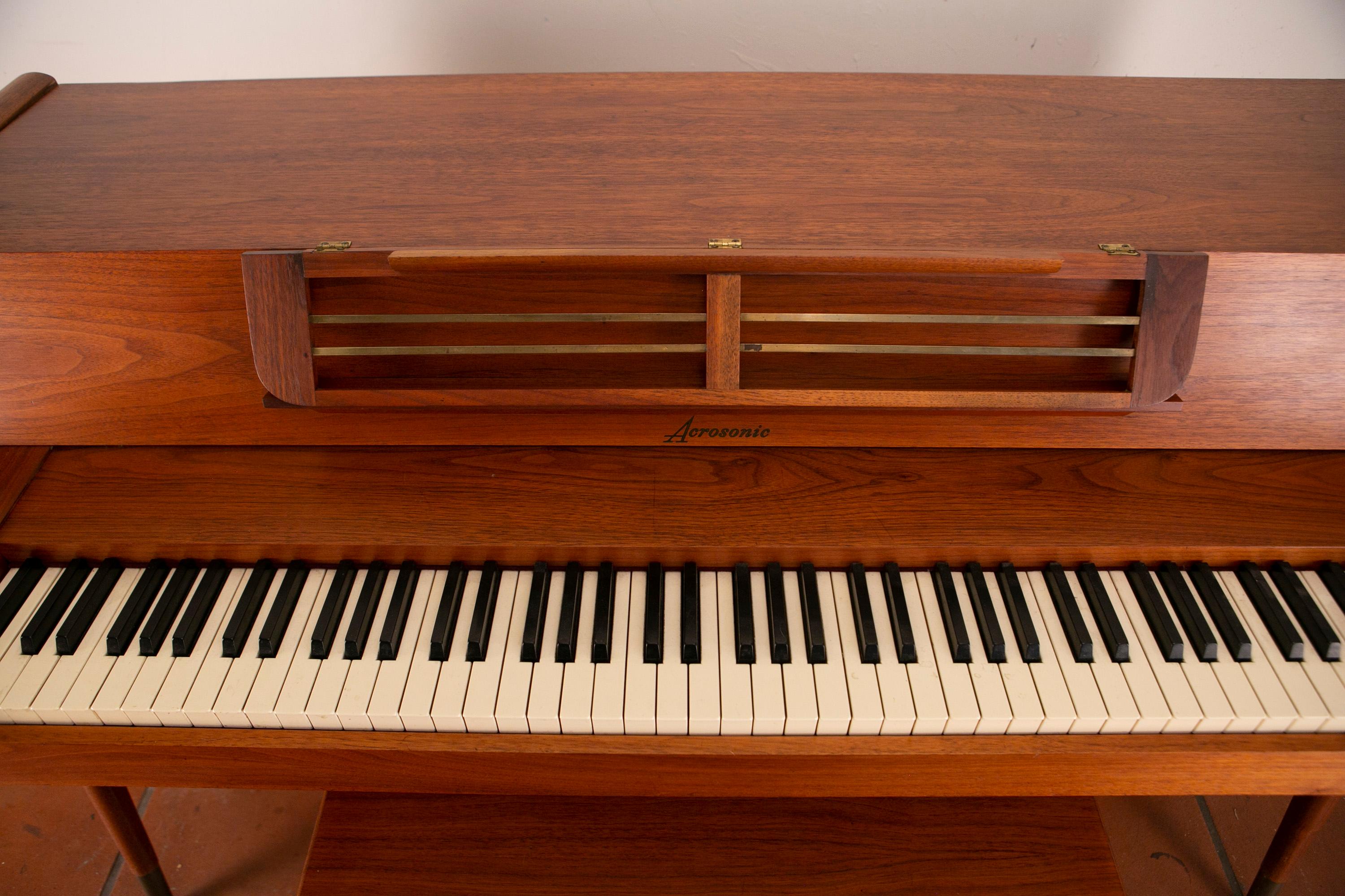 Mid-Century Modern Baldwin Acrosonic Piano with Bench in Walnut + Caning, 1960s In Good Condition In Los Angeles, CA