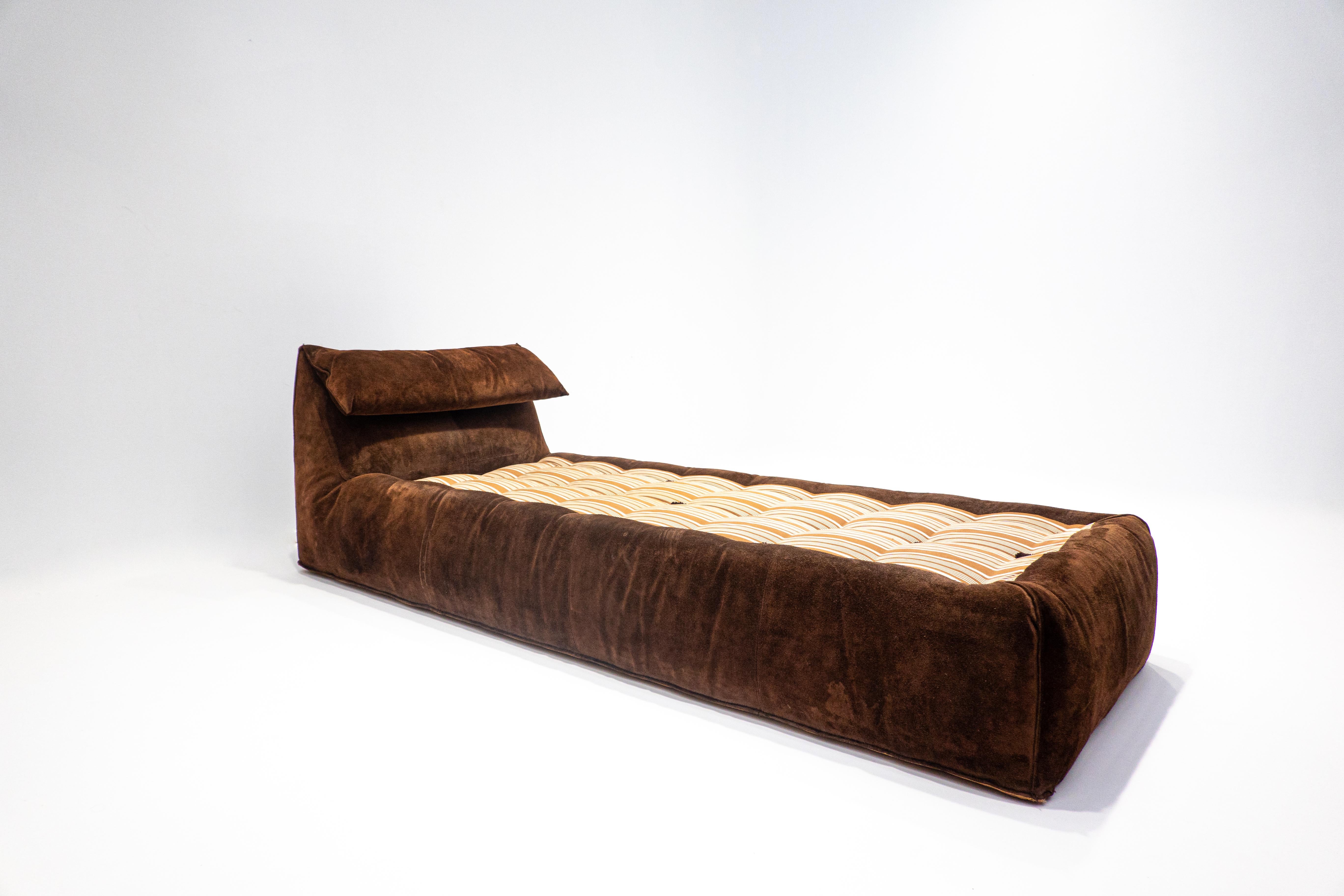 Mid-Century Modern bambole daybed by Mario Bellini, Suede, C&B Italia, 1970s
Orignal Suede.