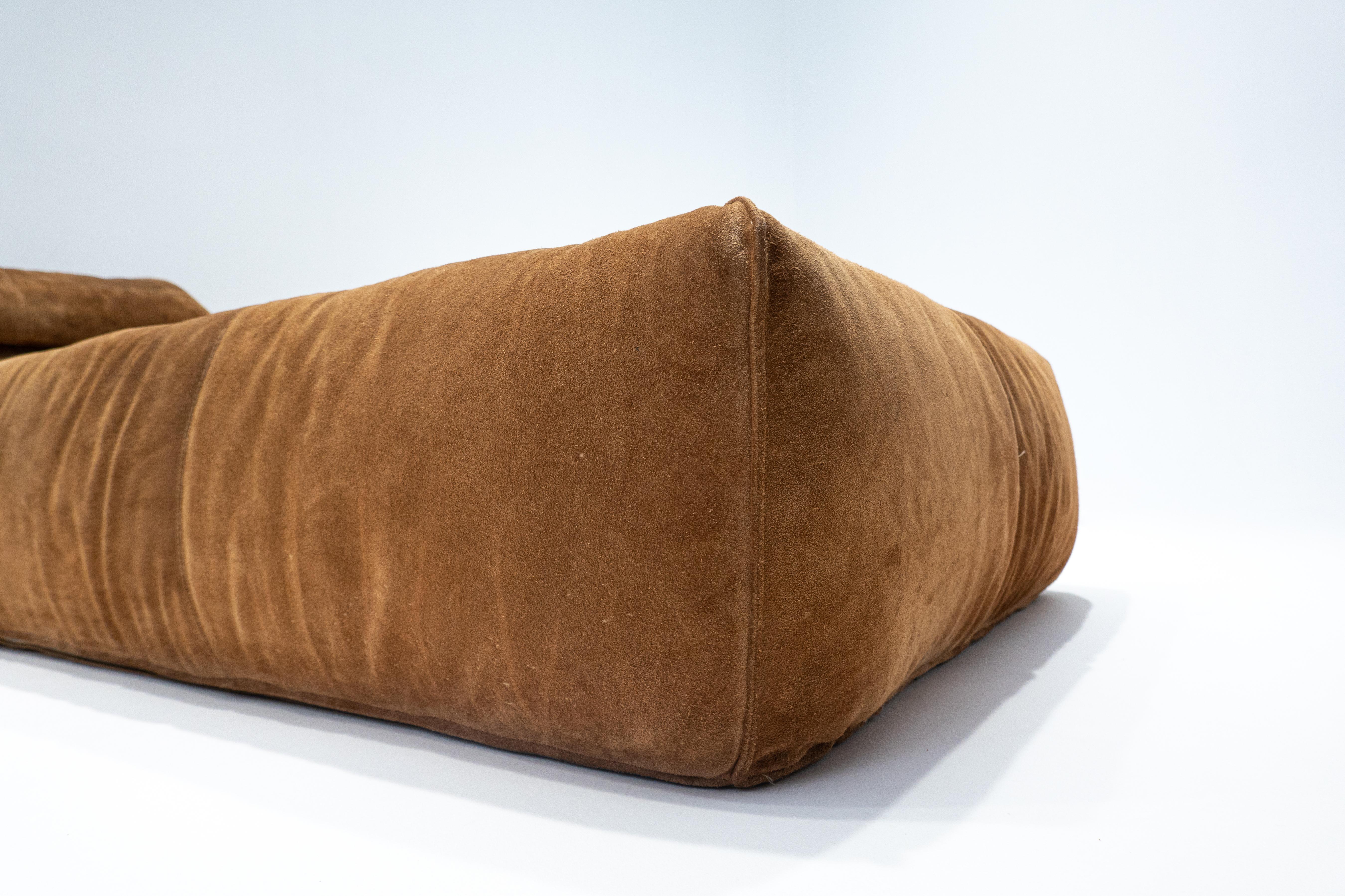 Fine XX secolo Letto da giorno Bambole di Mario Bellini, in pelle scamosciata, C. B. & C. Italia, 1970s