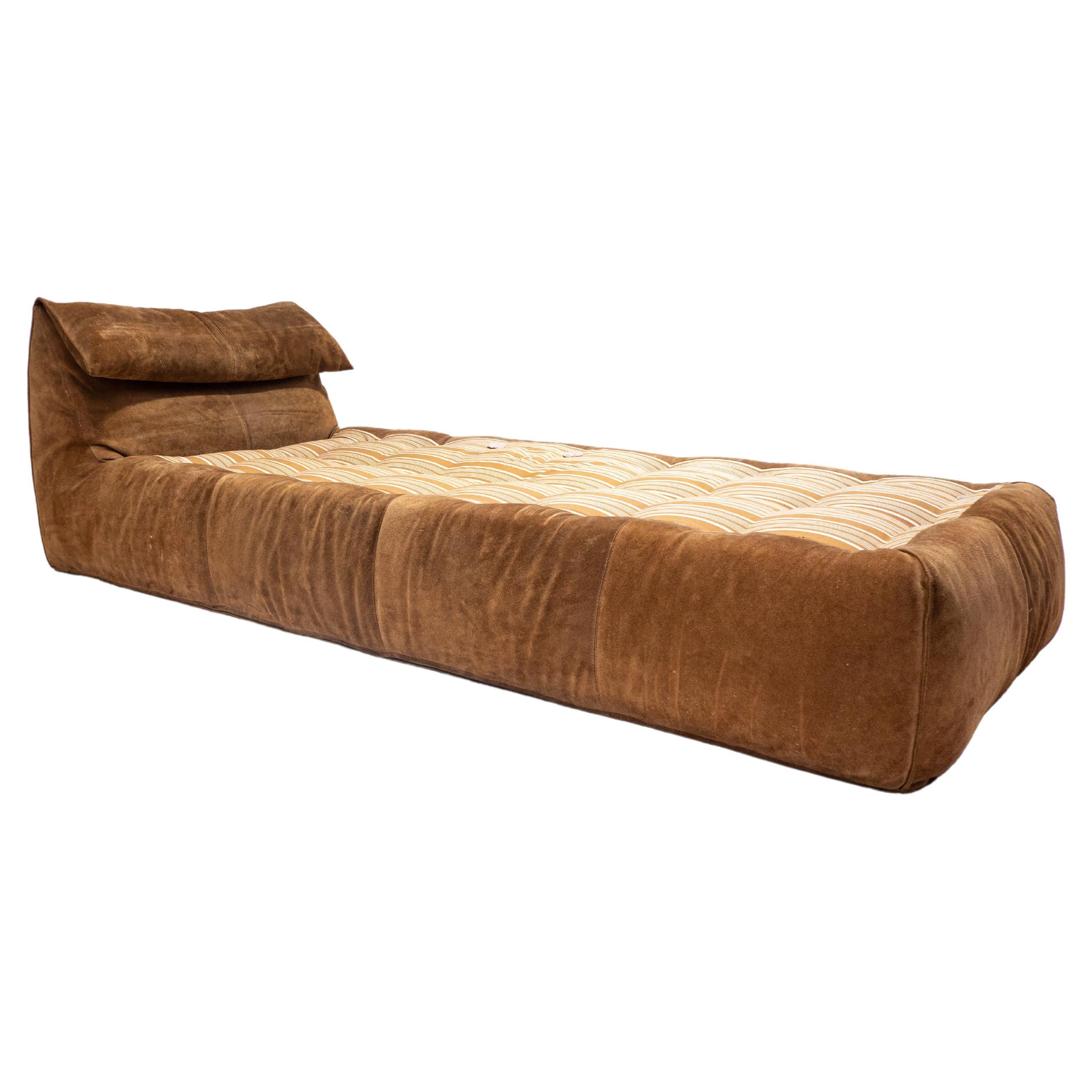 Letto da giorno Bambole di Mario Bellini, in pelle scamosciata, C. B. & C. Italia, 1970s