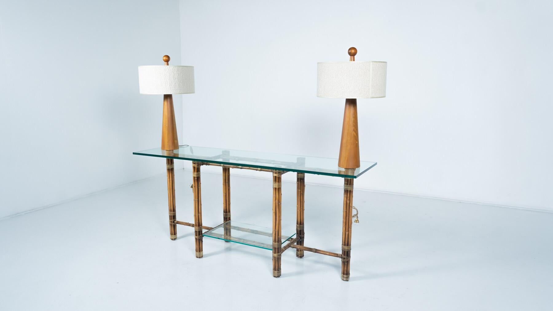 Consola moderna de mediados de siglo de bambú y cristal, McGuire, años 60 en venta 3