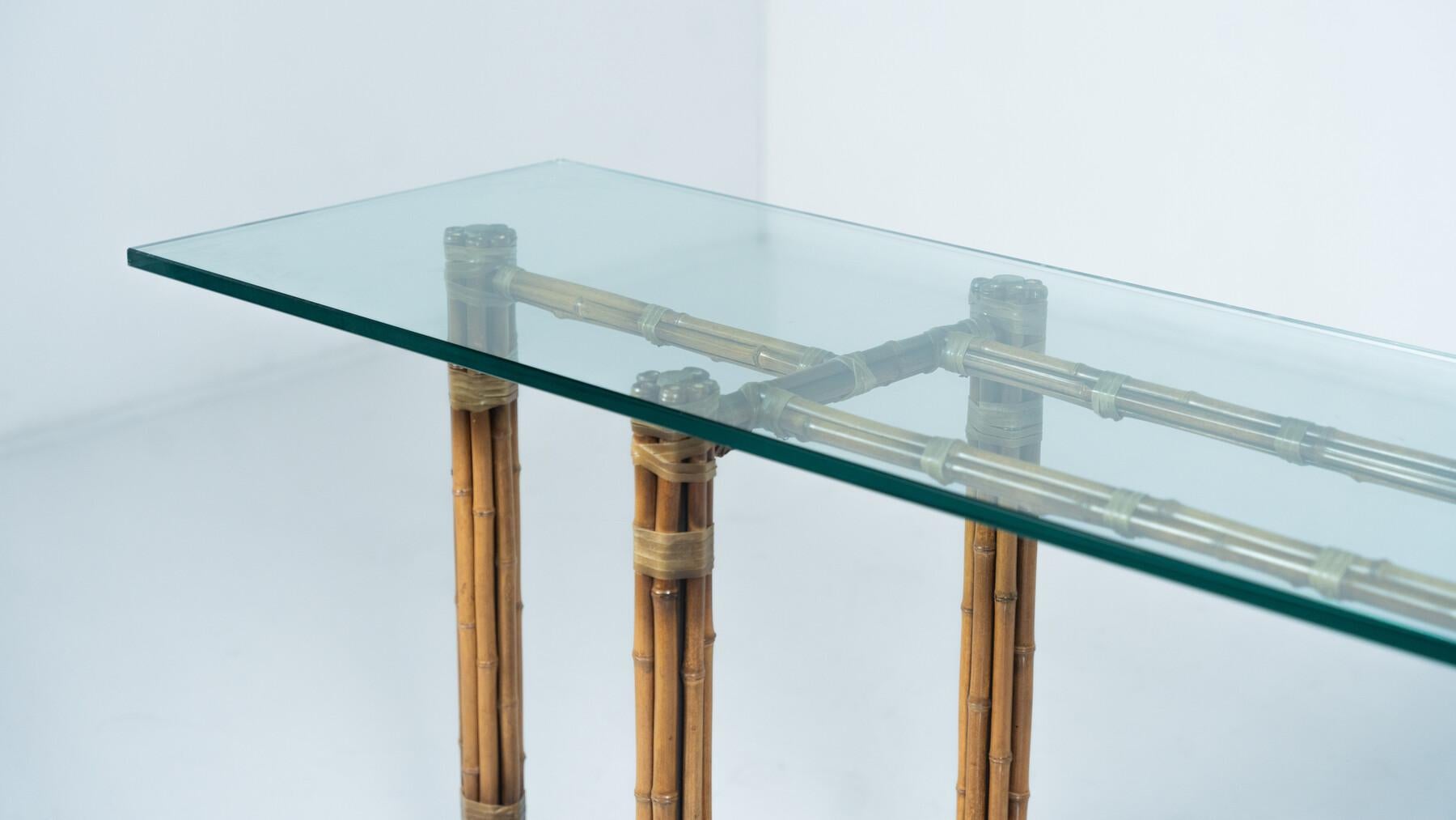 Consola moderna de mediados de siglo de bambú y cristal, McGuire, años 60 en Bueno estado para la venta en Brussels, BE