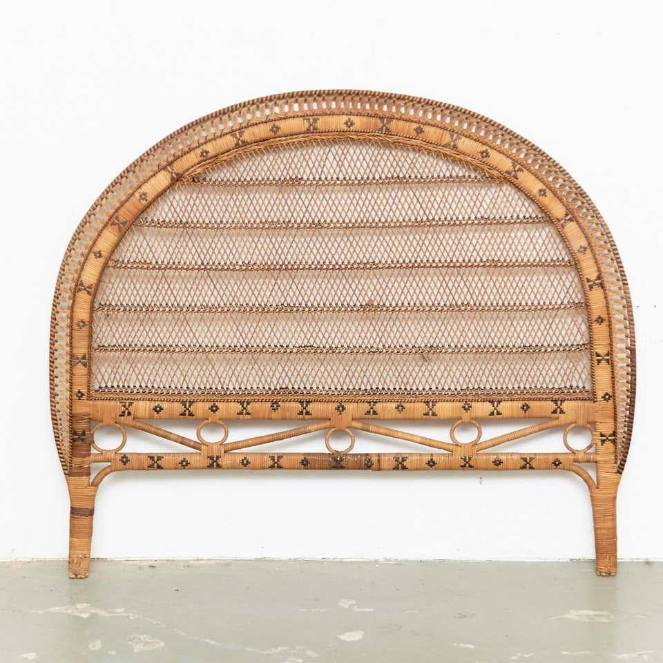 Kopfteil aus Bambus und Rattan, Mitte des Jahrhunderts, um 1960
Traditionell in Frankreich hergestellt.
Von einem unbekannten Designer.

Im Originalzustand mit geringen Gebrauchsspuren, die dem Alter und dem Gebrauch entsprechen, wobei eine