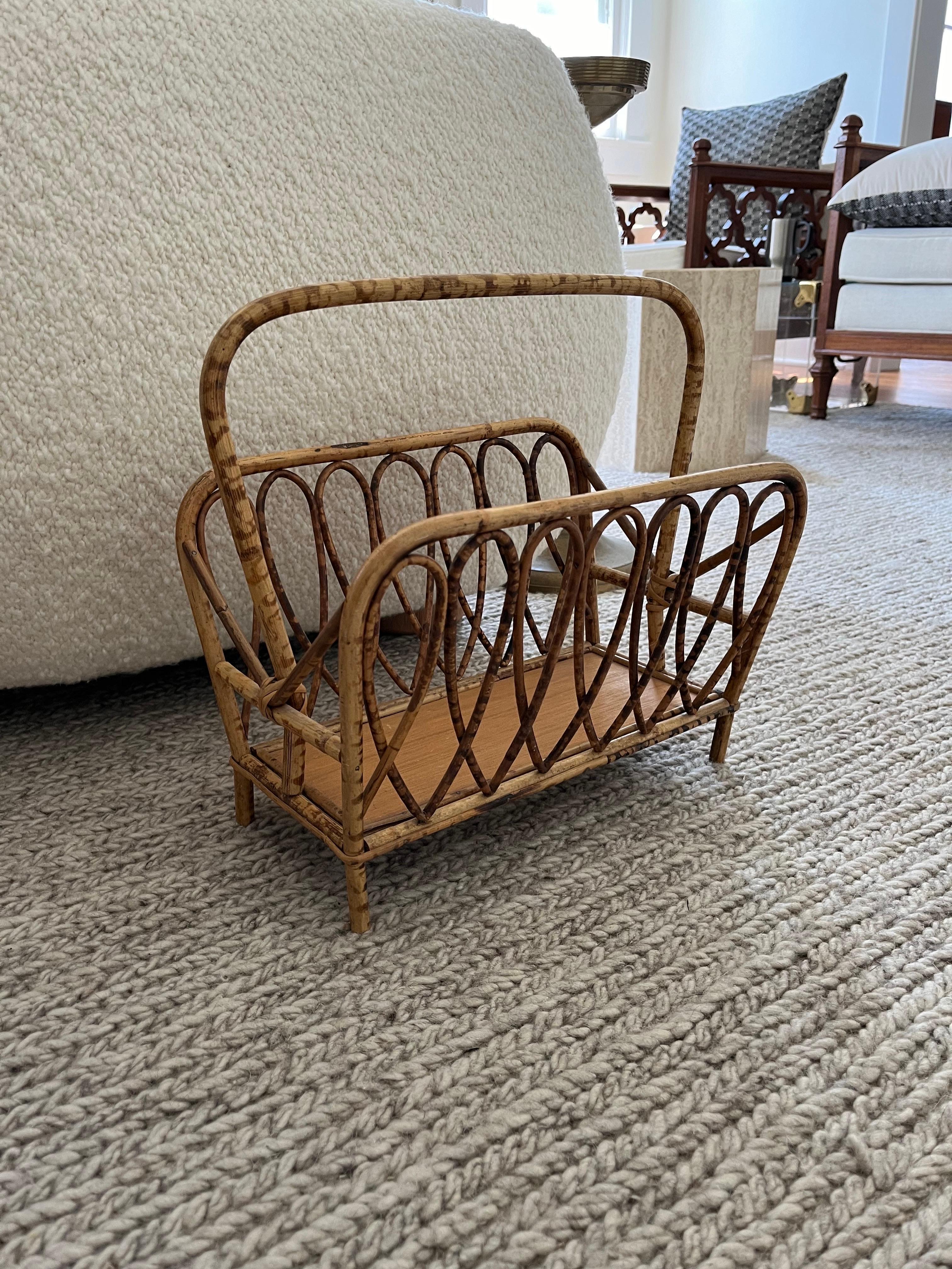 Organico moderno Portariviste in bambù e rattan moderno di metà secolo 1960 in vendita
