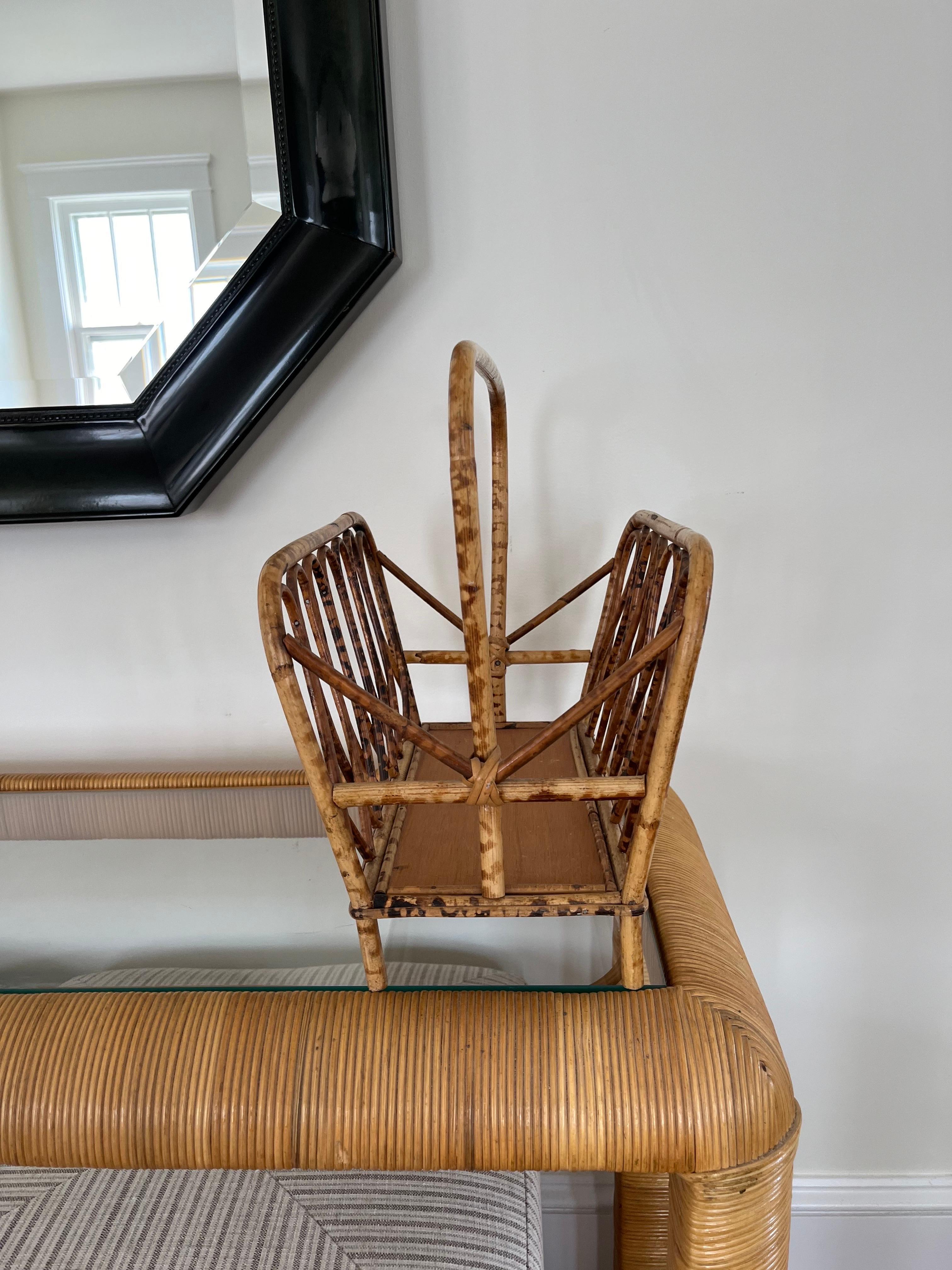 Portariviste in bambù e rattan moderno di metà secolo 1960 In condizioni buone in vendita a W Allenhurst, NJ