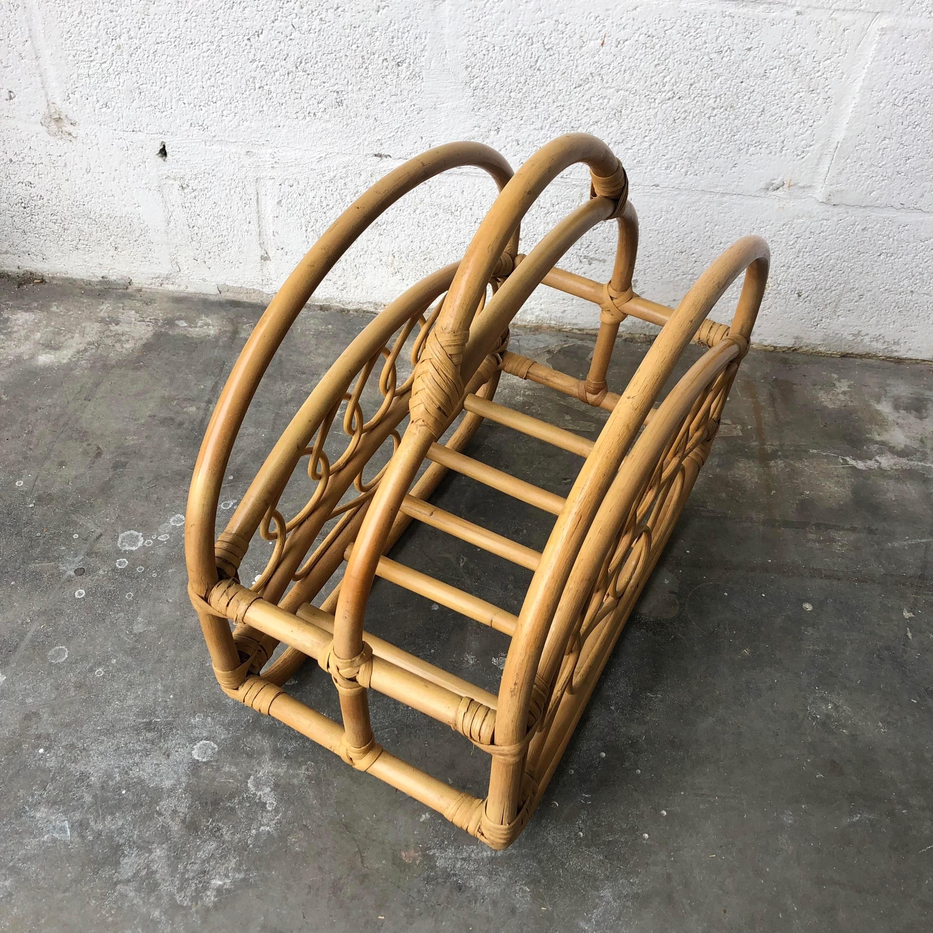 Mid Century Modern Bamboo and Rattan Magazine Rack in the Franco Albini Style In Good Condition For Sale In Miami, FL