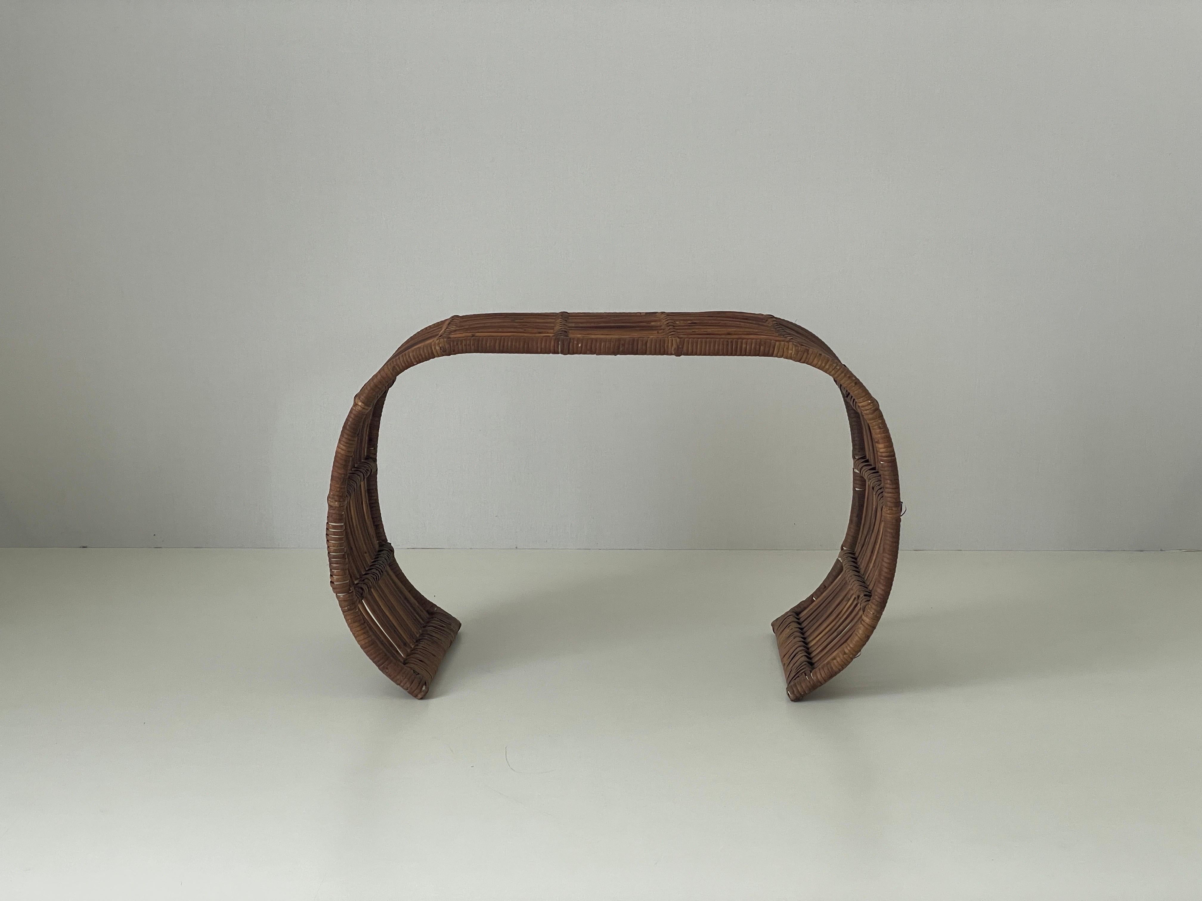 Table basse en bambou moderne du milieu du siècle dernier, 1960, Italie

Mesures :

Hauteur : 46 cm
Largeur : 72 cm
Profondeur : 30 cm

N'hésitez pas à nous contacter si vous avez des questions.