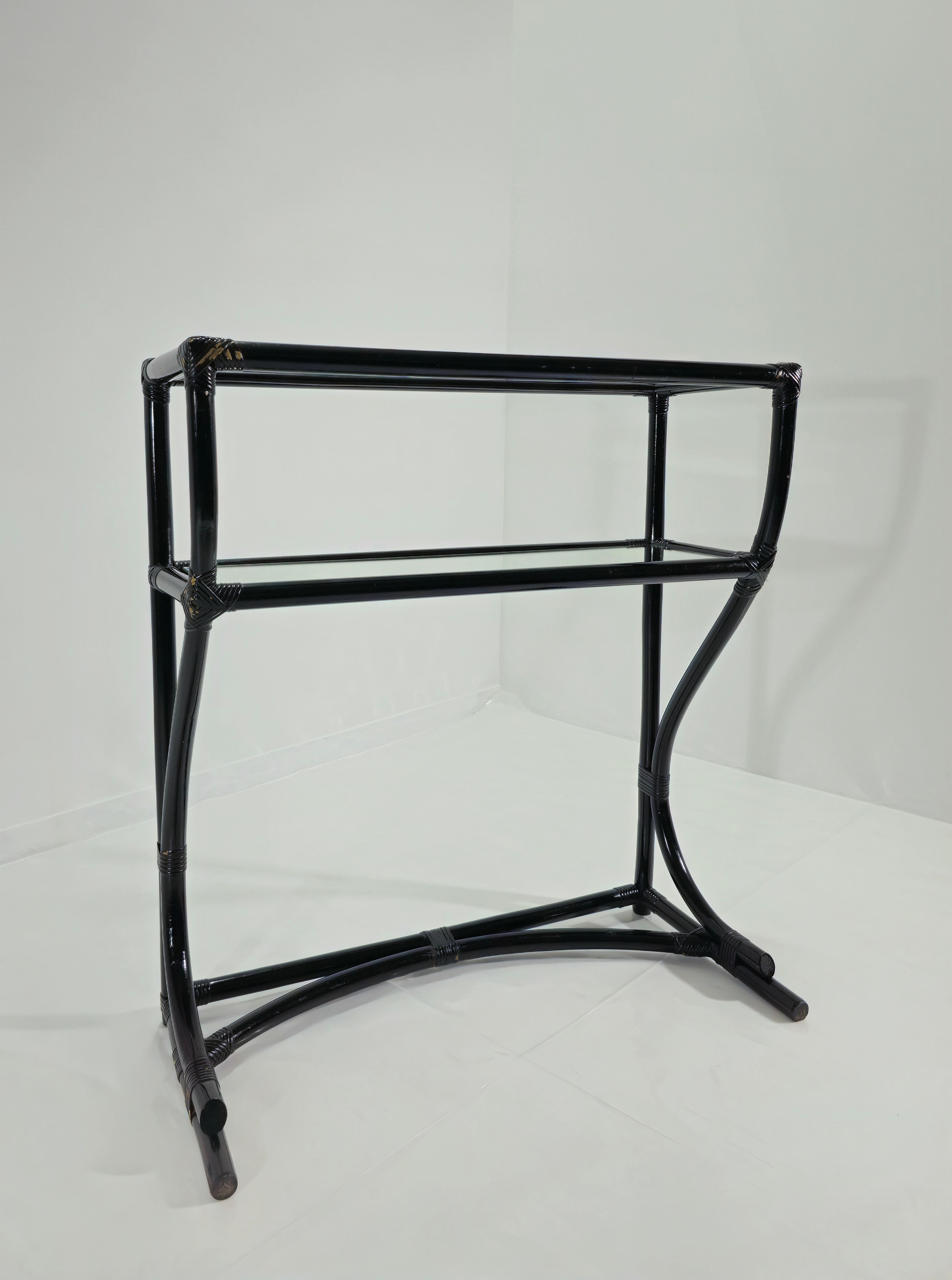 Bambou Console en bambou mi-siècle moderne avec deux étagères en verre Italie 1970 en vente