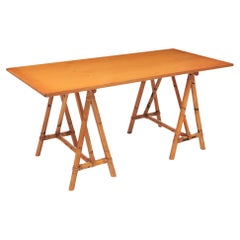 Escritorio moderno de bambú de mediados de siglo, tablero de pino macizo, diseño francés, 1970
