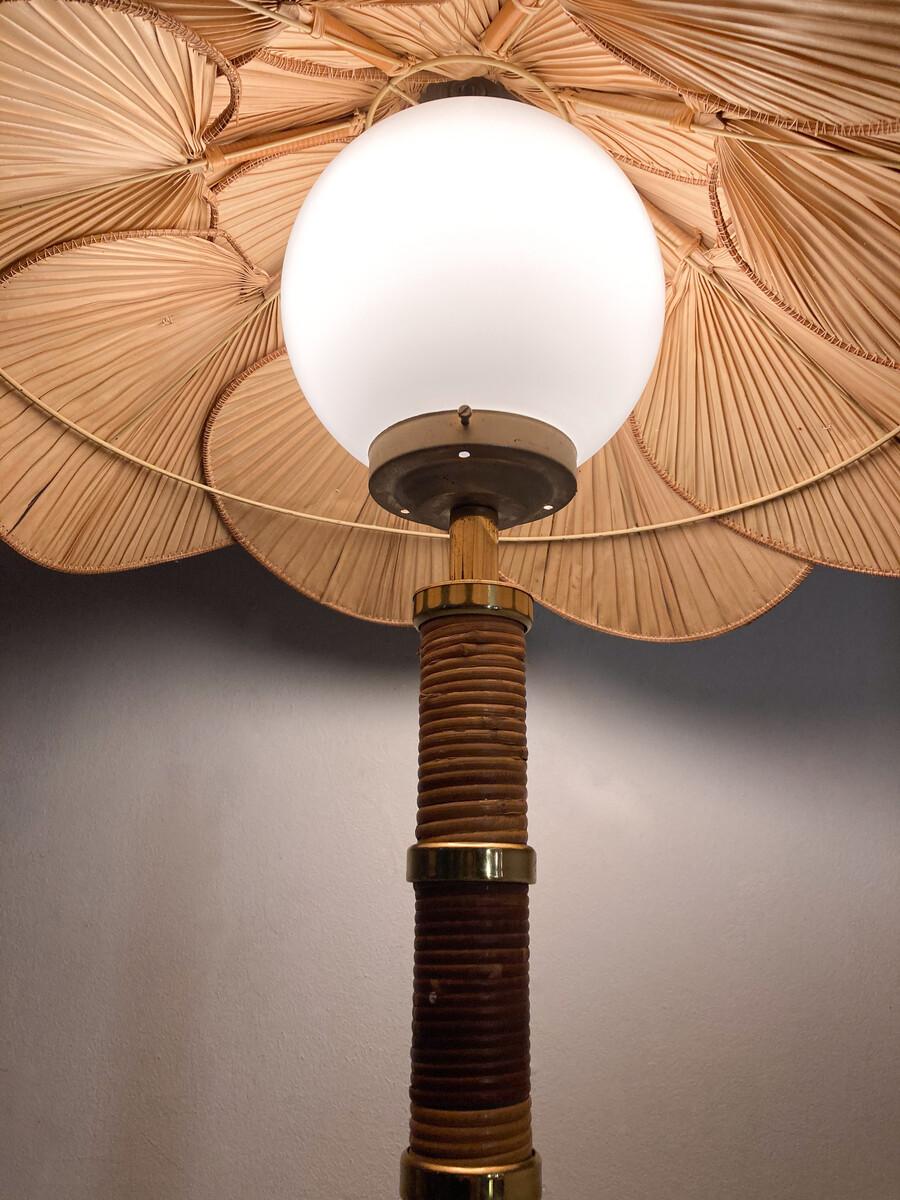 Lampada da terra in bambù moderna di metà secolo attribuita a Miranda Ab, anni '60 in vendita 1
