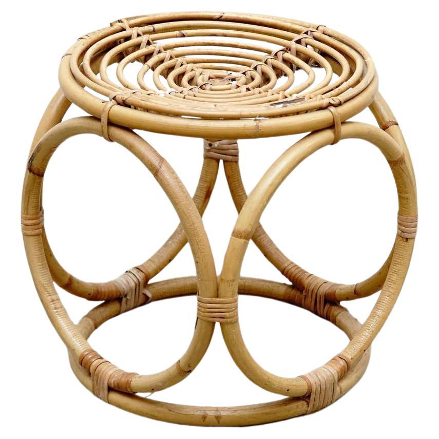 Sgabello in bambù della Modernità di metà secolo, 1960 circa
Tradizionalmente prodotto in francese.
Di autore sconosciuto.

In condizioni originali, con lievi usure dovute all'età e all'uso, conserva una bella patina.

